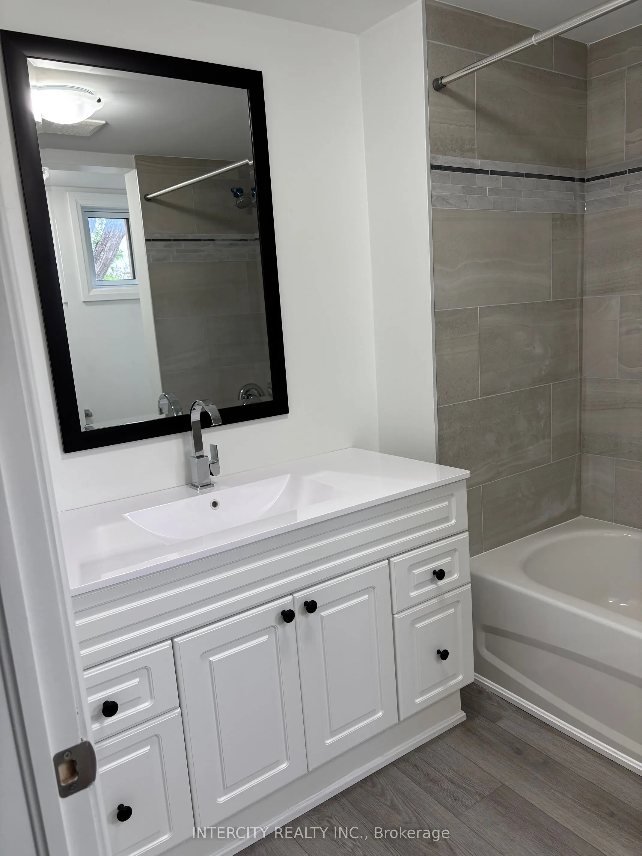 90 Coldwater Road W