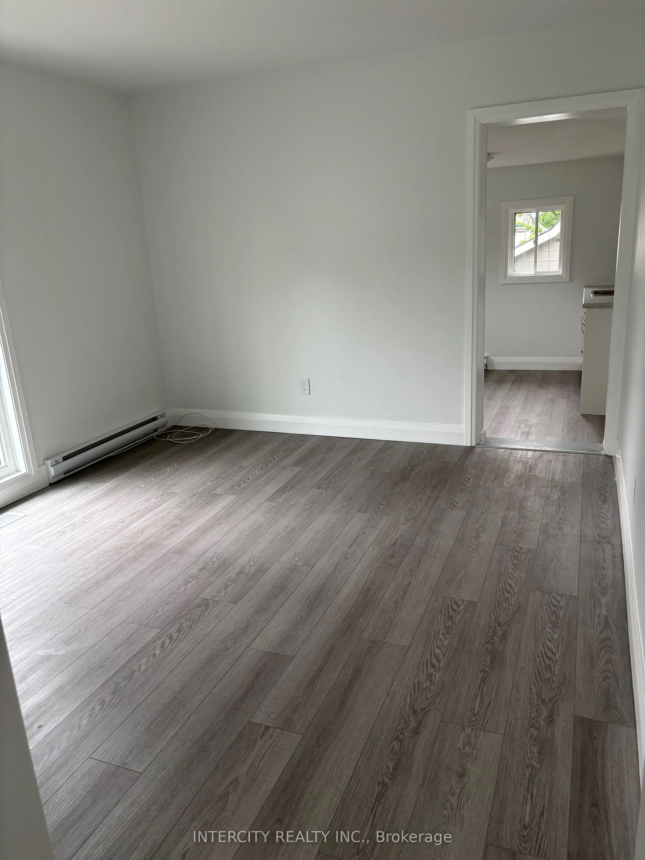 90 Coldwater Road W