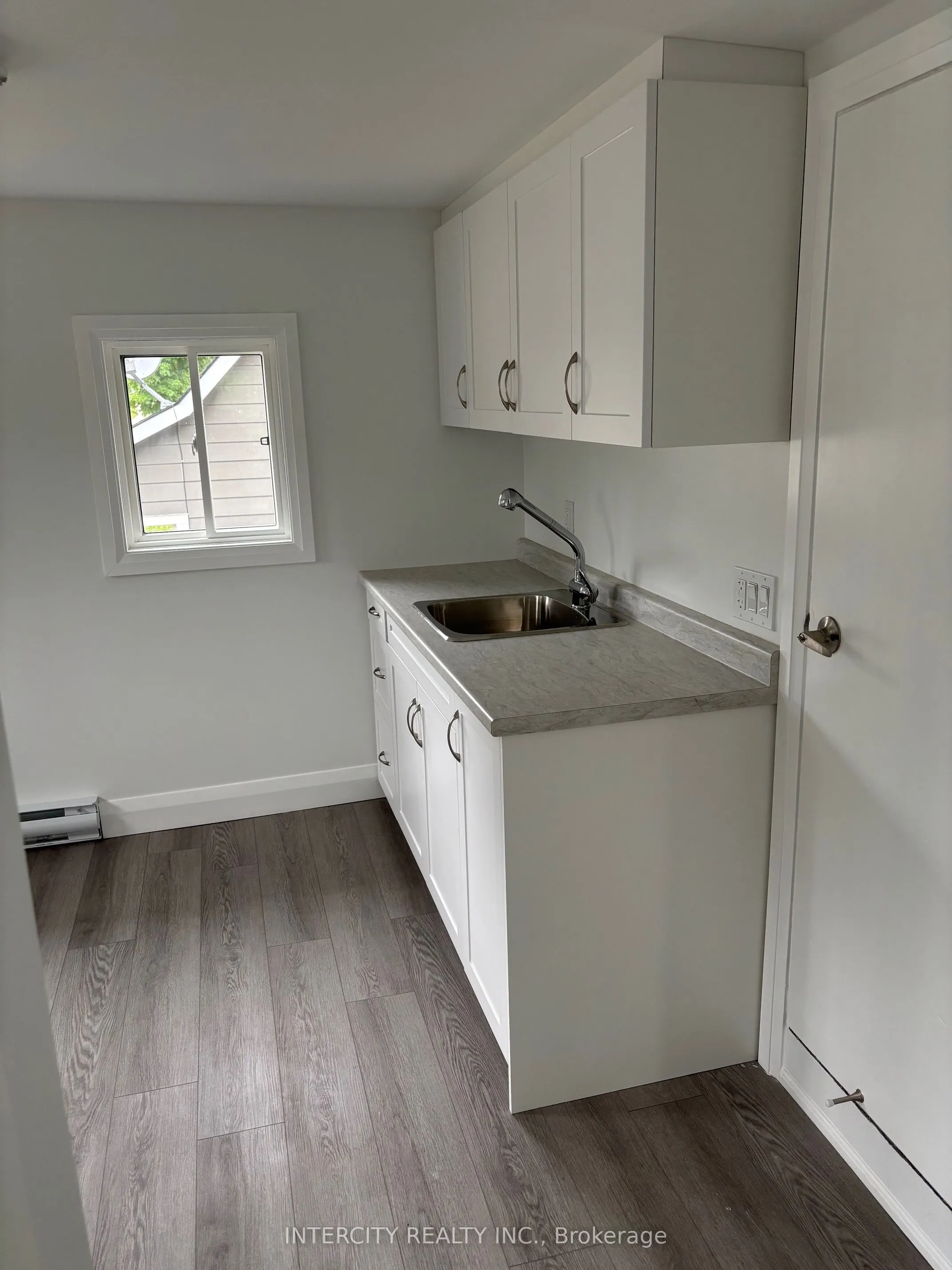 90 Coldwater Road W