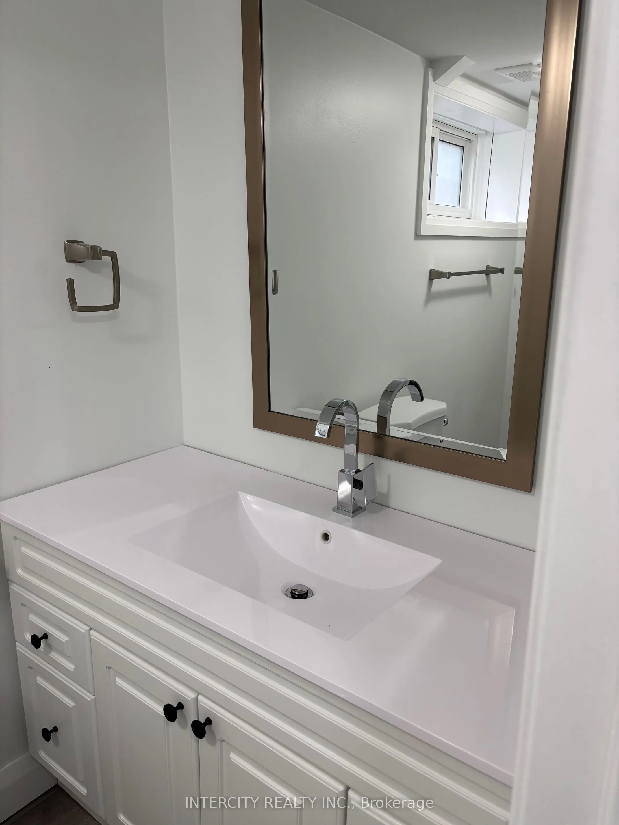 90 Coldwater Road W