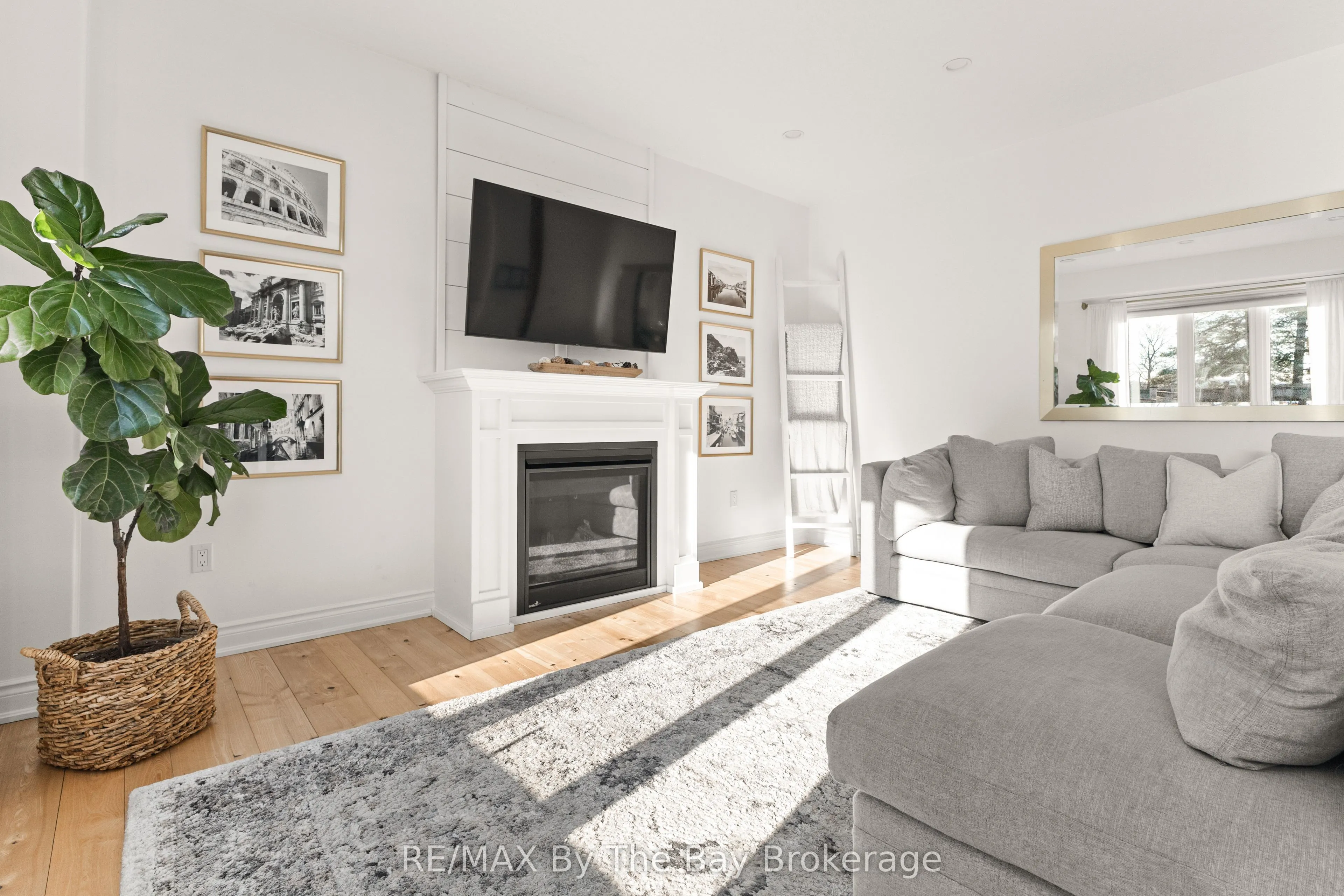 77 Lockerbie Crescent