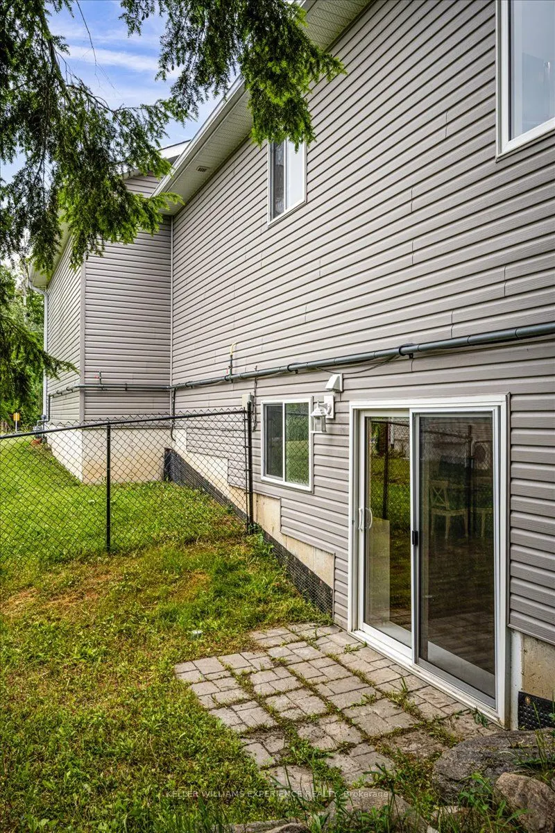 158 Moonstone Road E