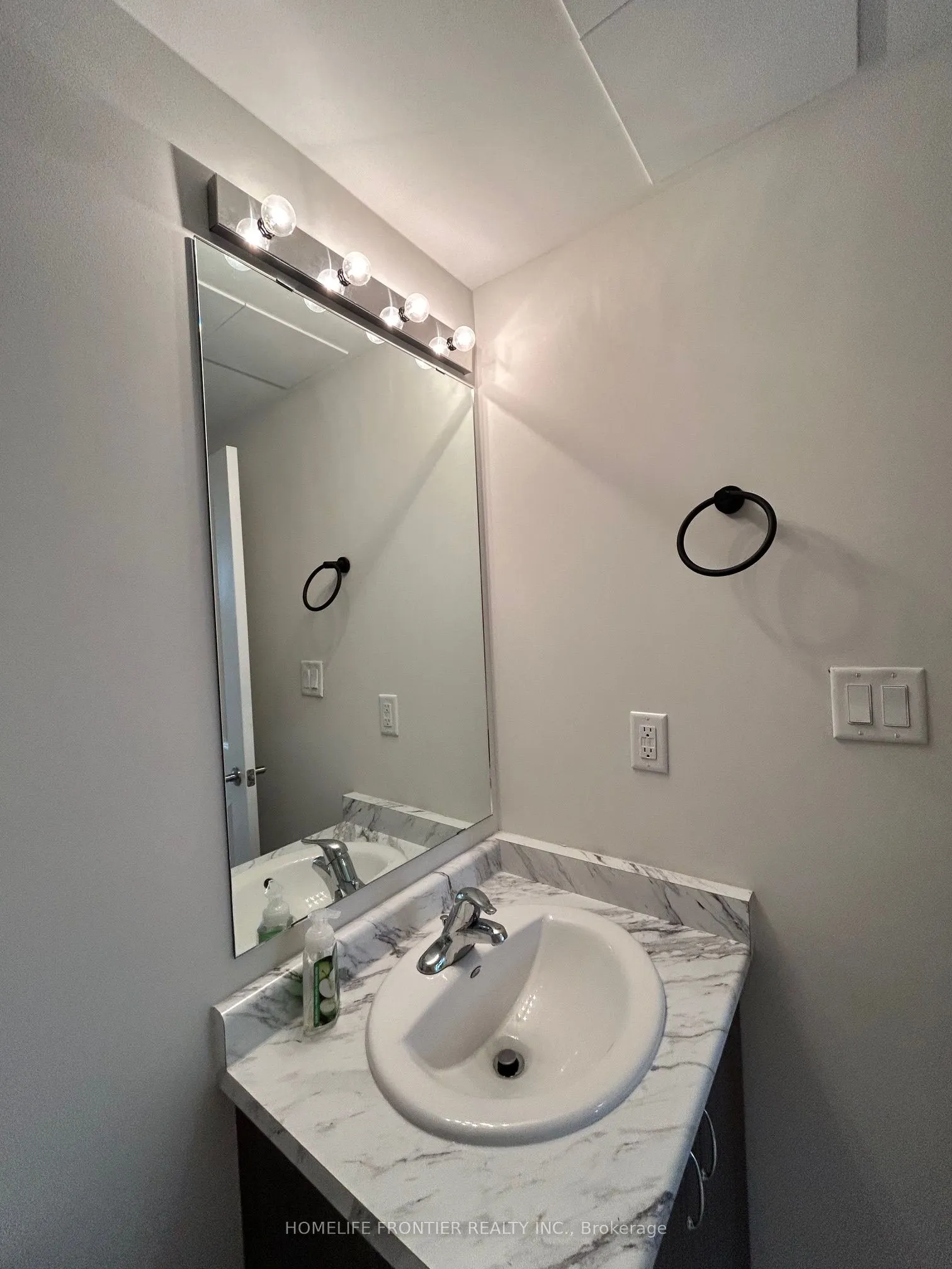 2 Valleybrook Road, #(Lower Level) Unit 1