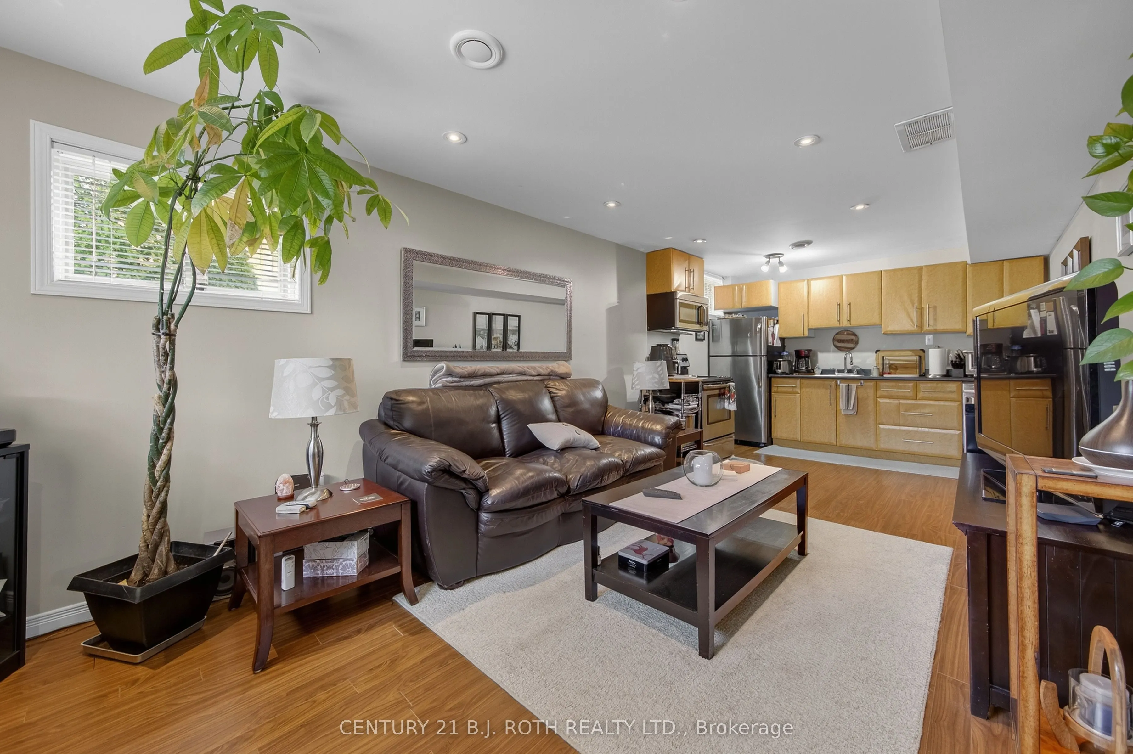 7 Round Leaf Court