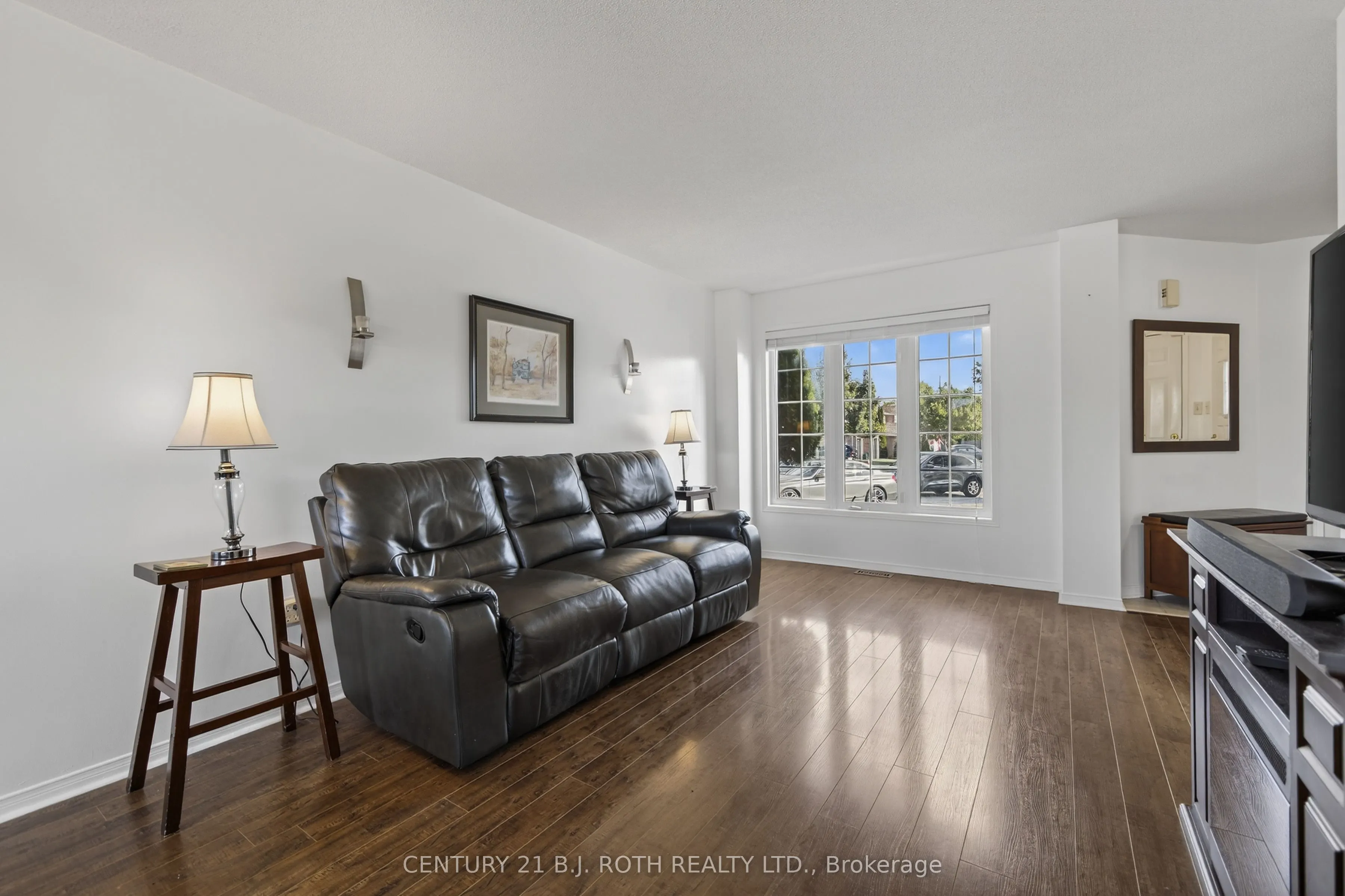 7 Round Leaf Court