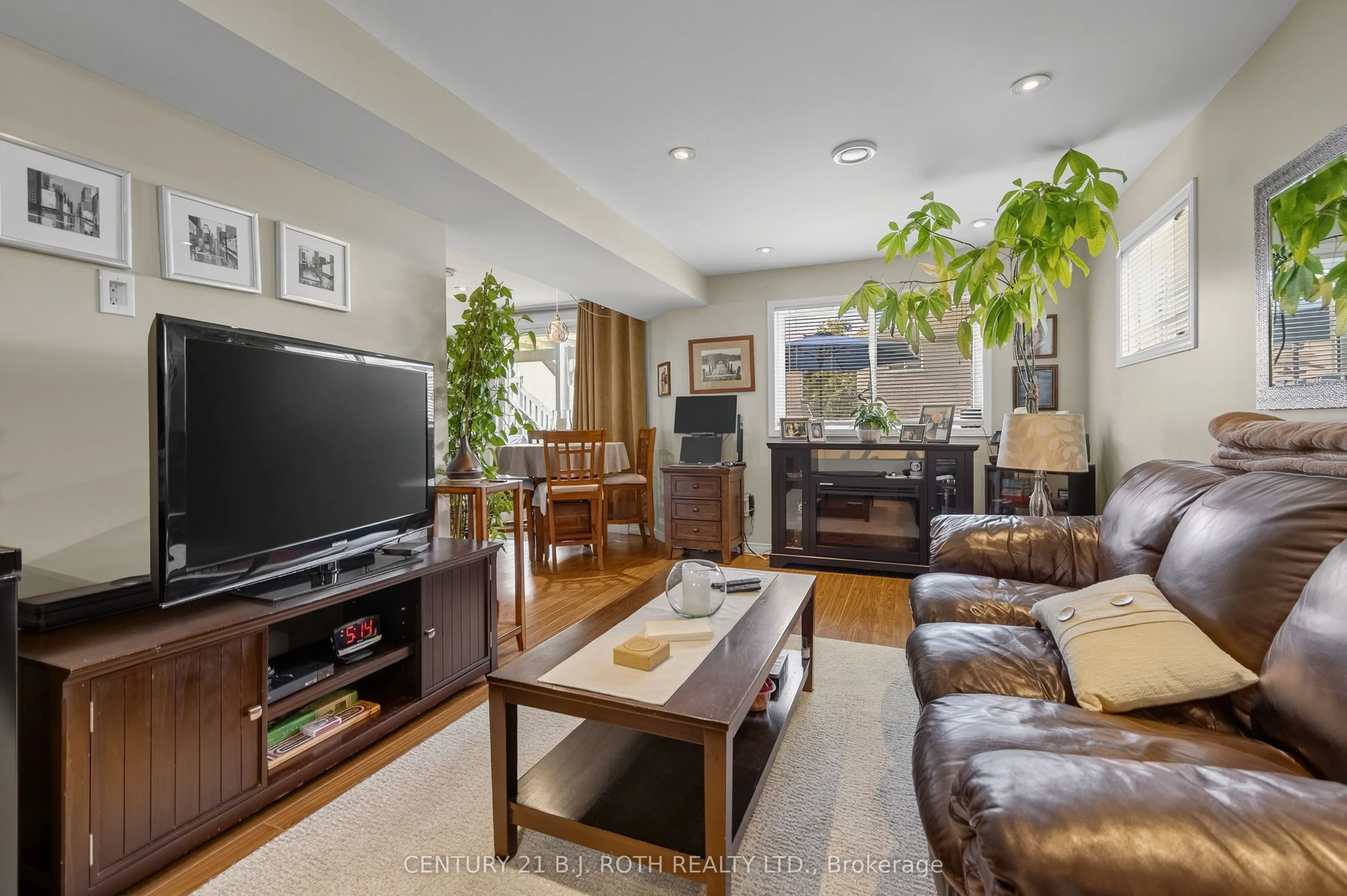 7 Round Leaf Court