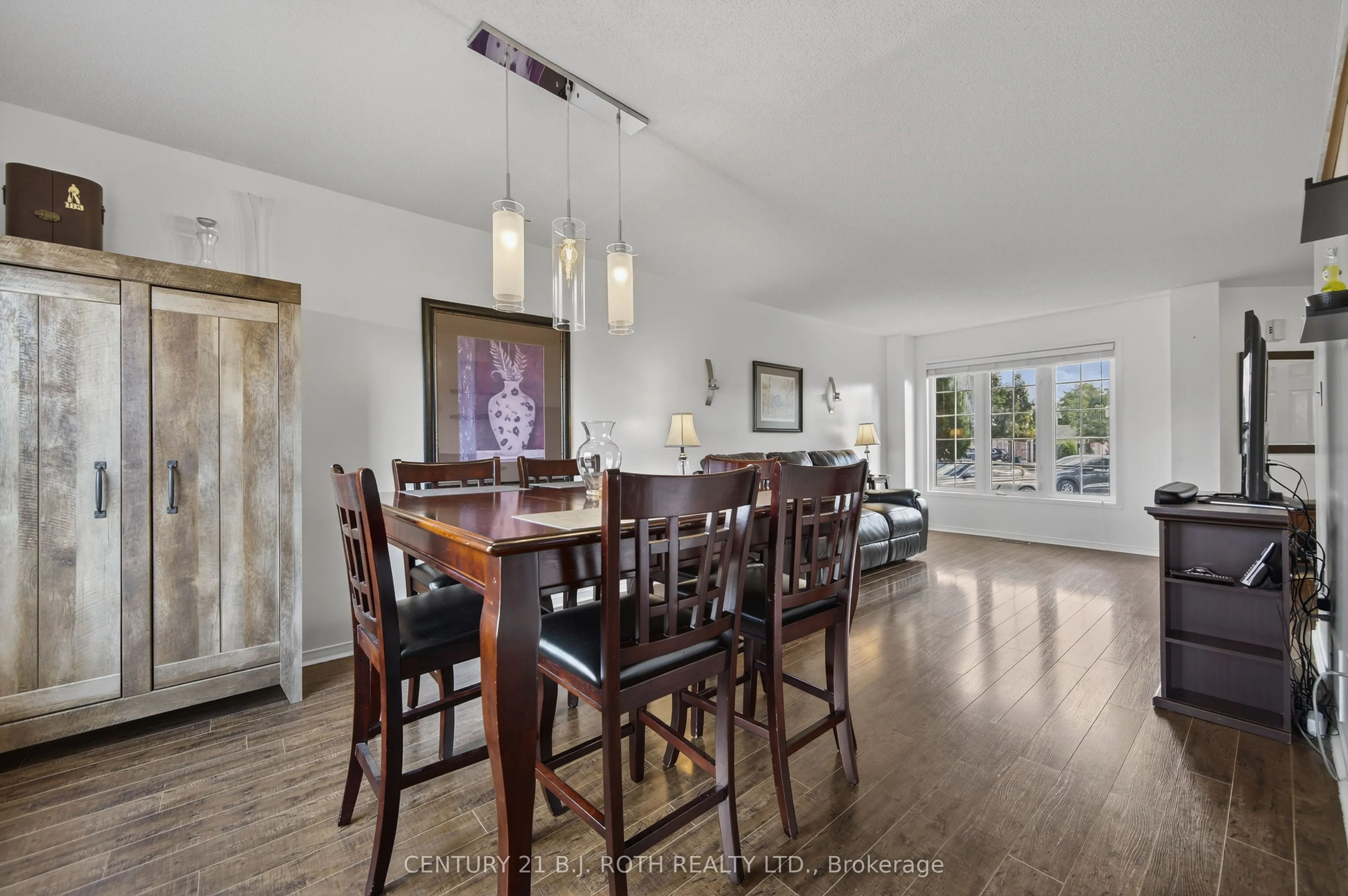 7 Round Leaf Court