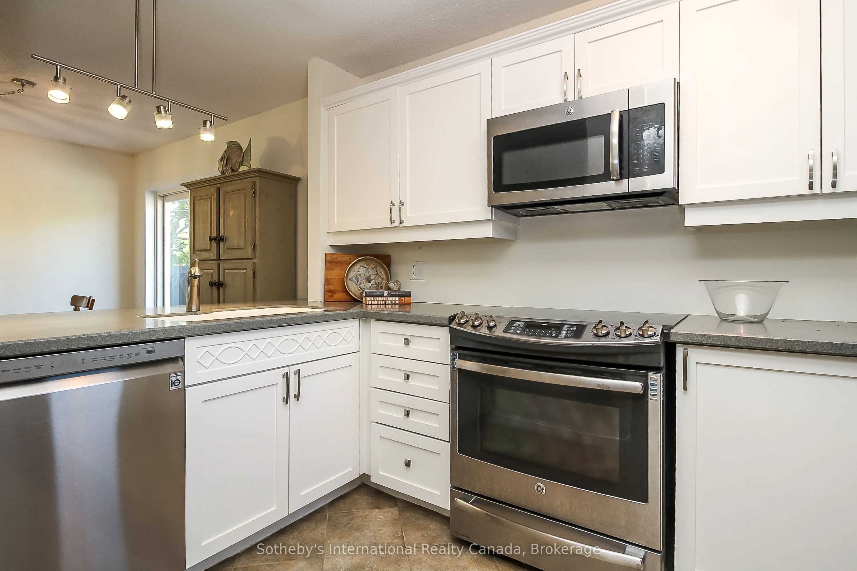 771 Johnston Park Avenue, #3