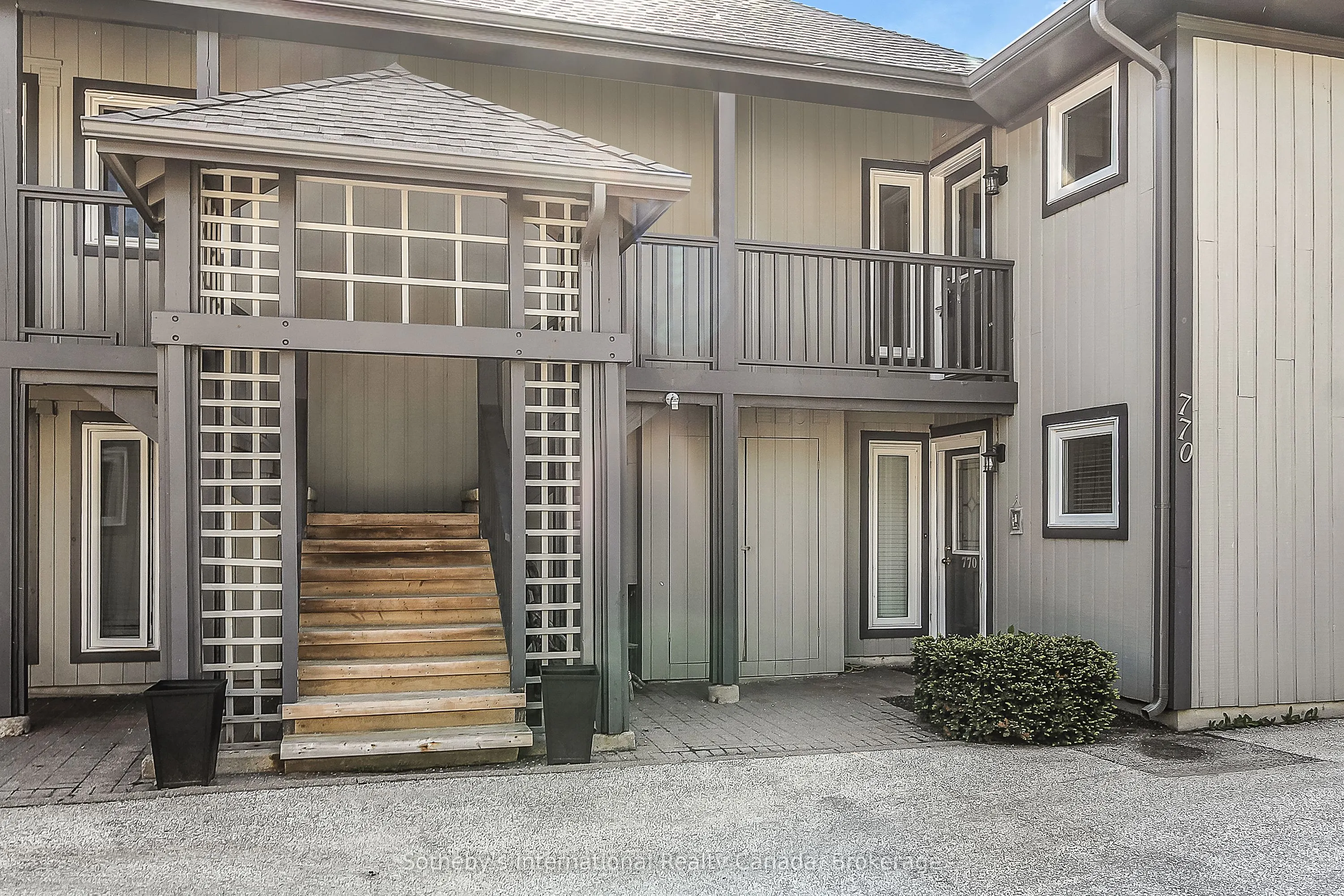 771 Johnston Park Avenue, #3