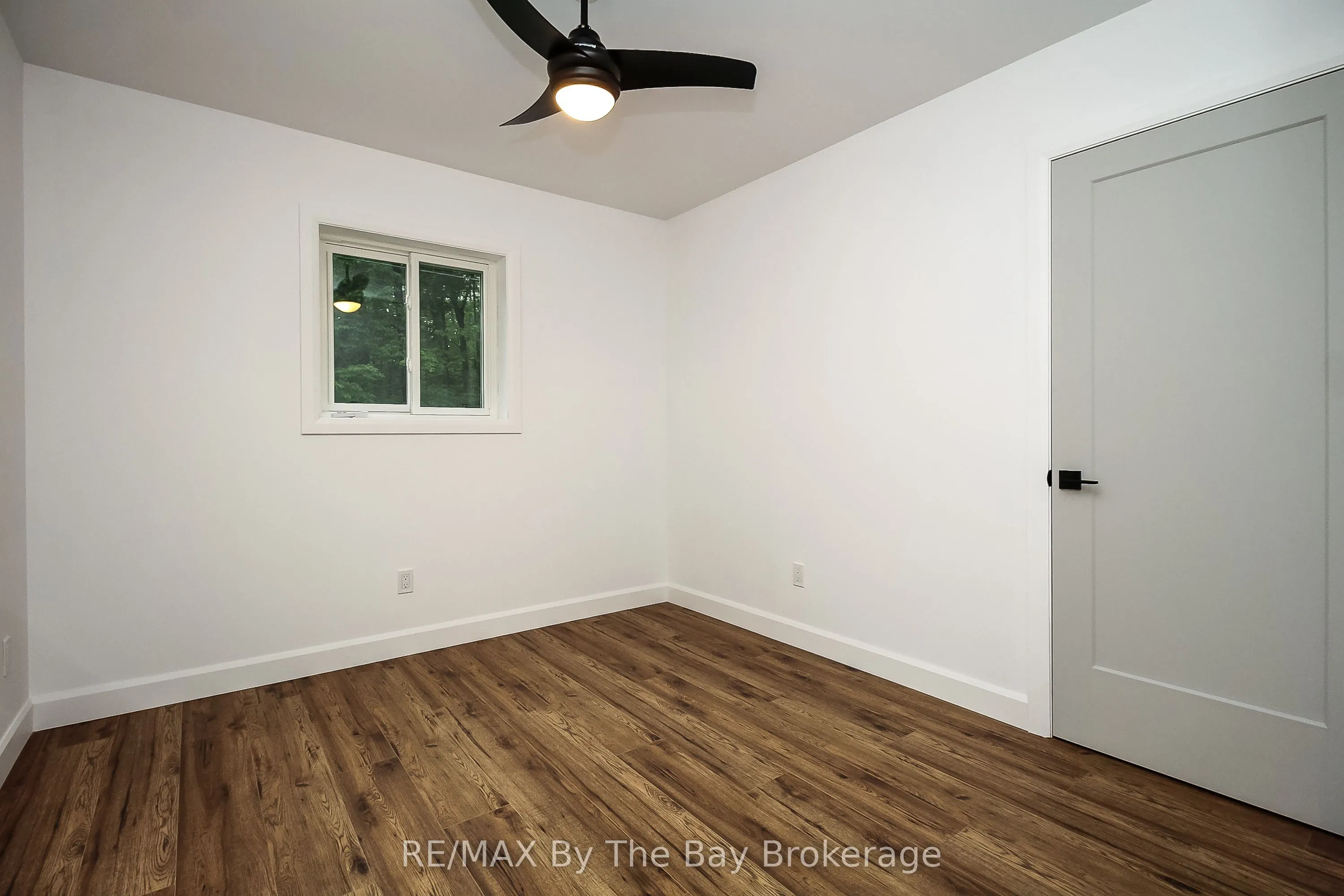 181 KNOX Road E