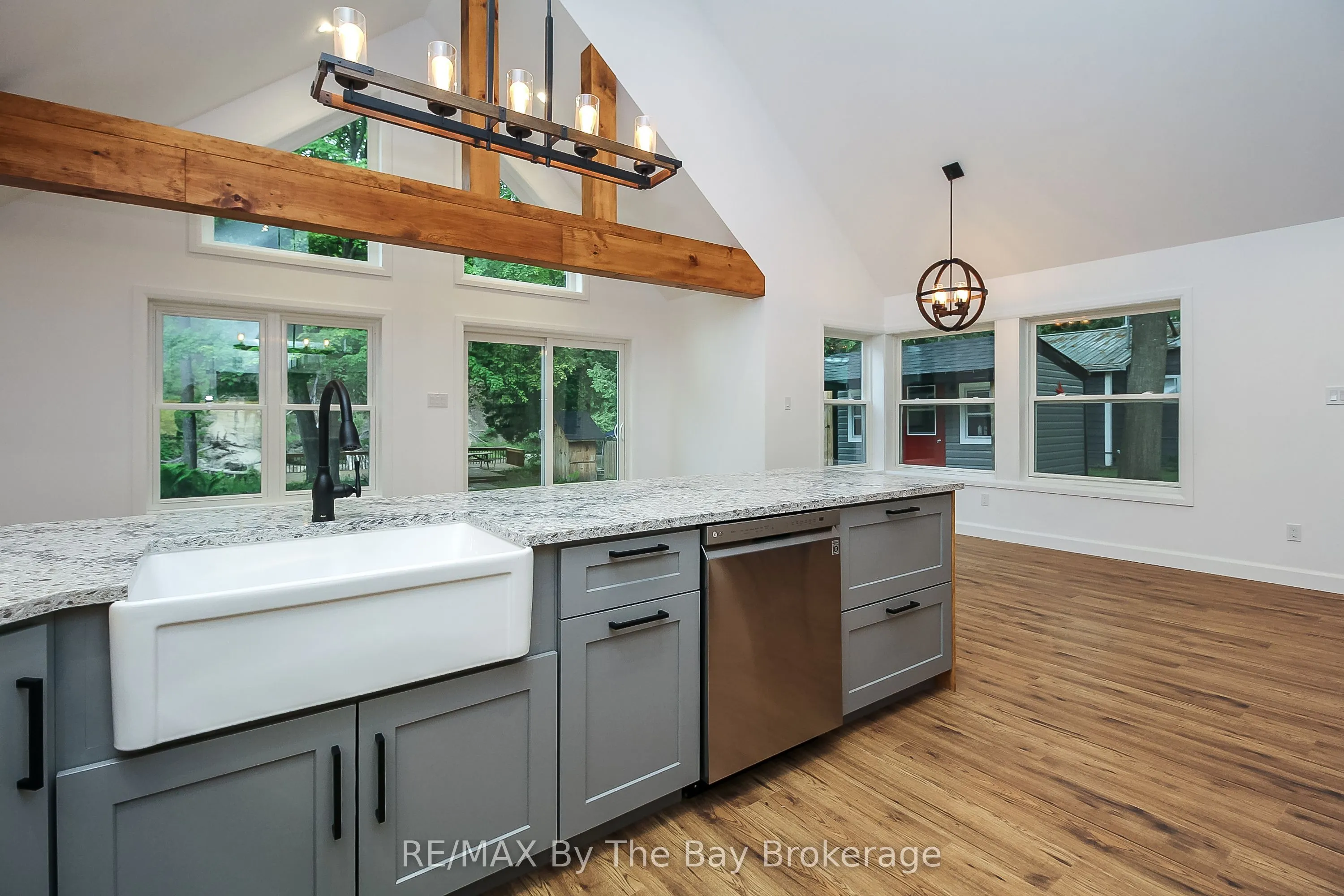 181 KNOX Road E