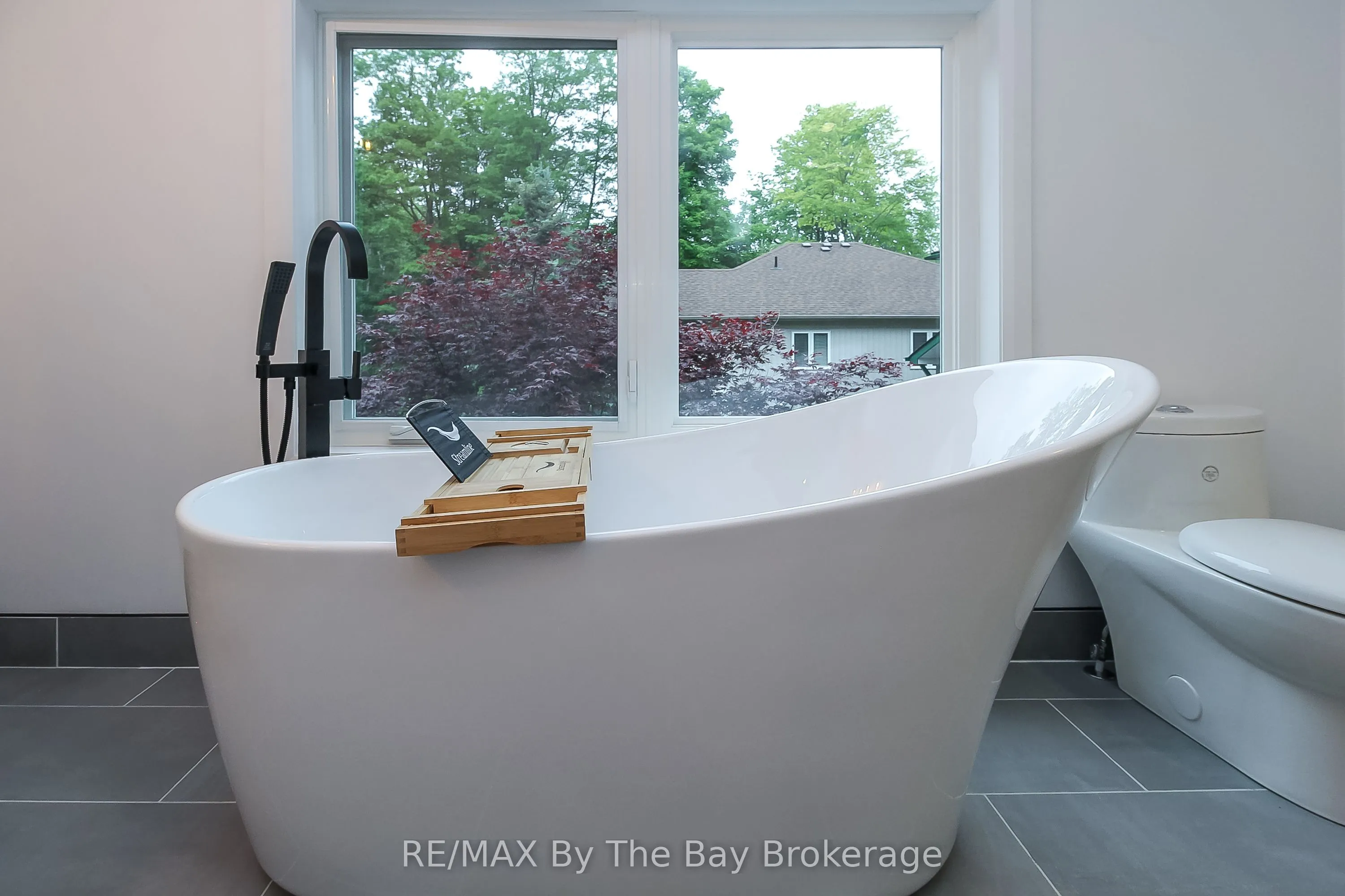 181 KNOX Road E