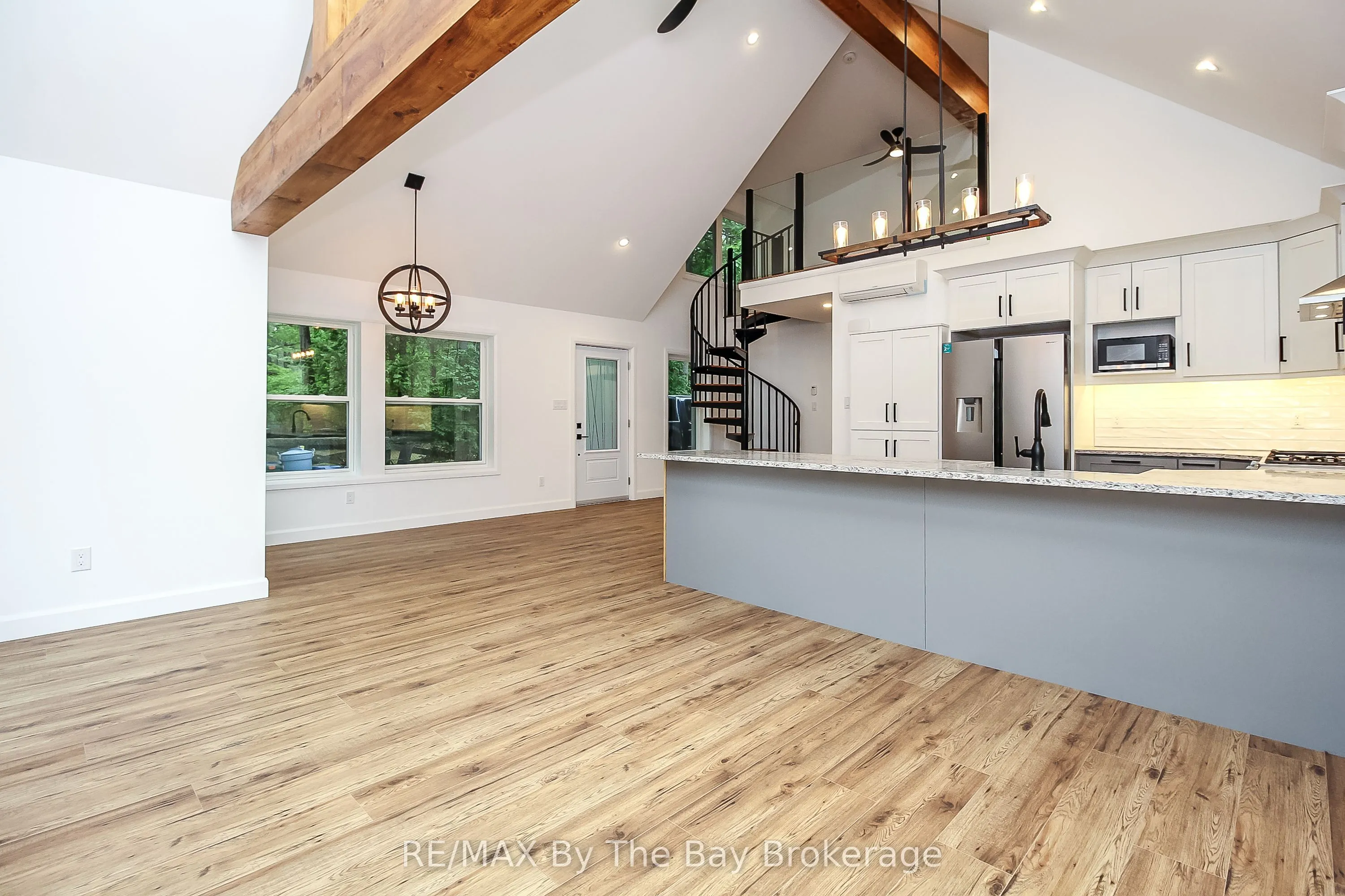 181 KNOX Road E