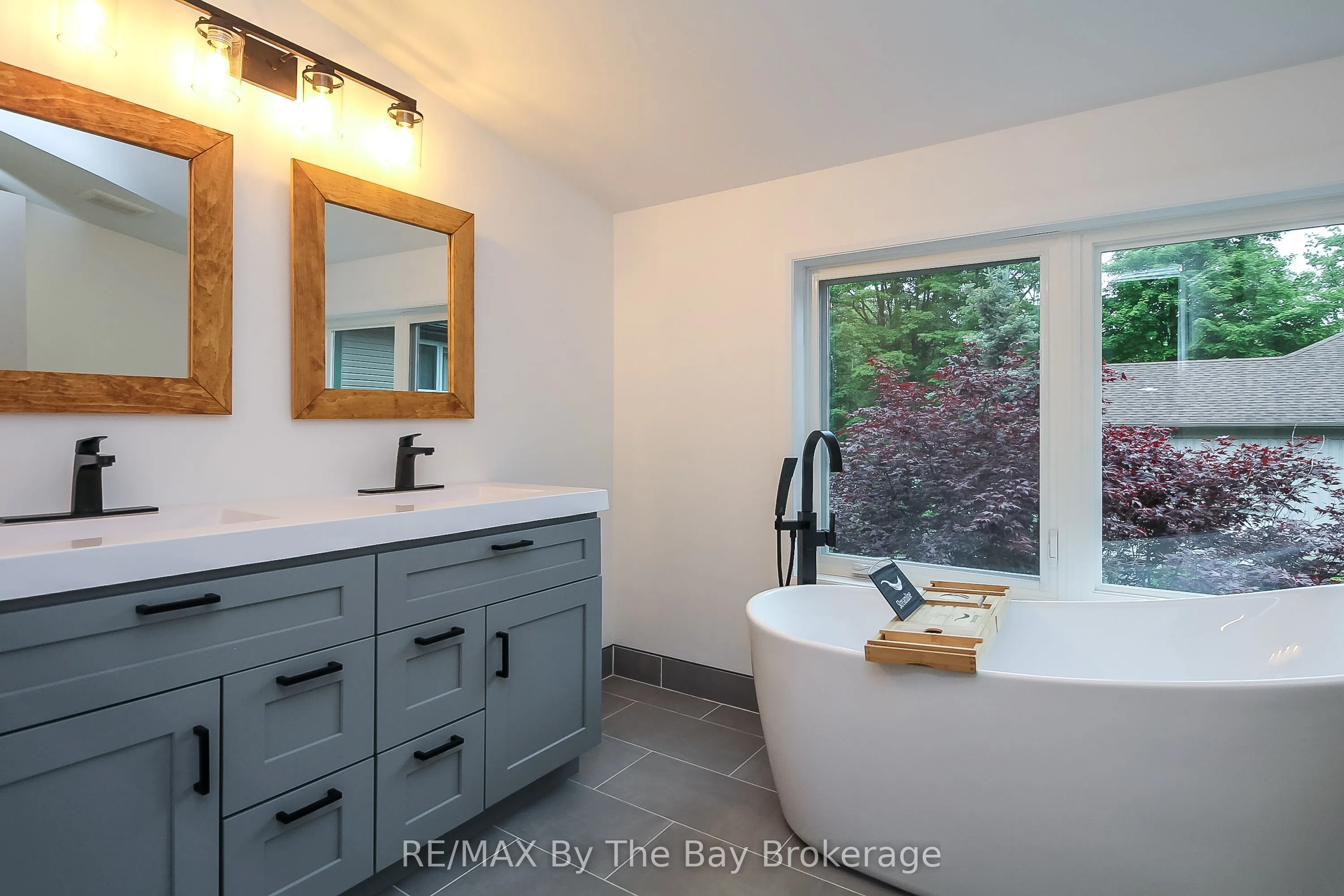 181 KNOX Road E