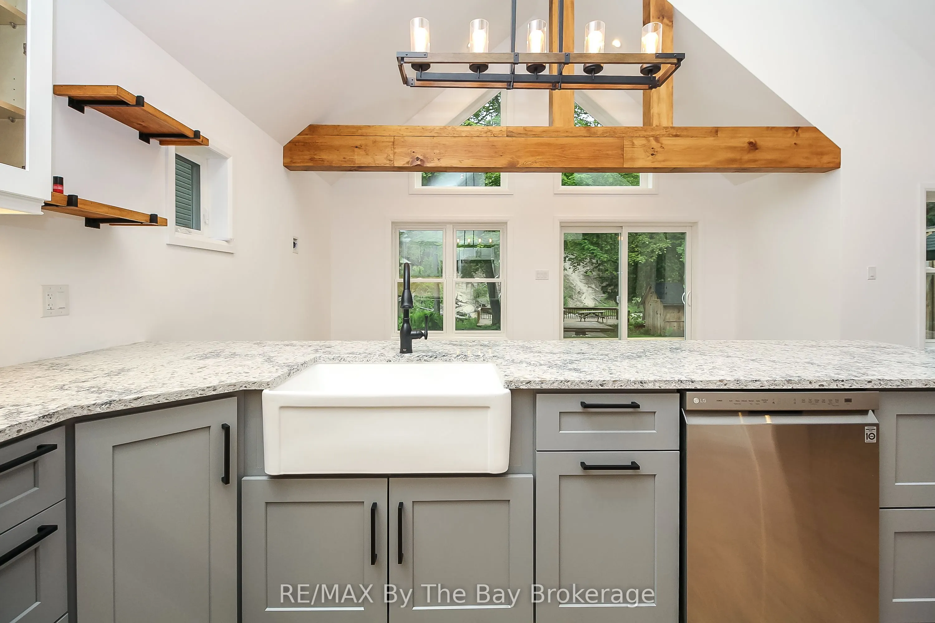 181 KNOX Road E
