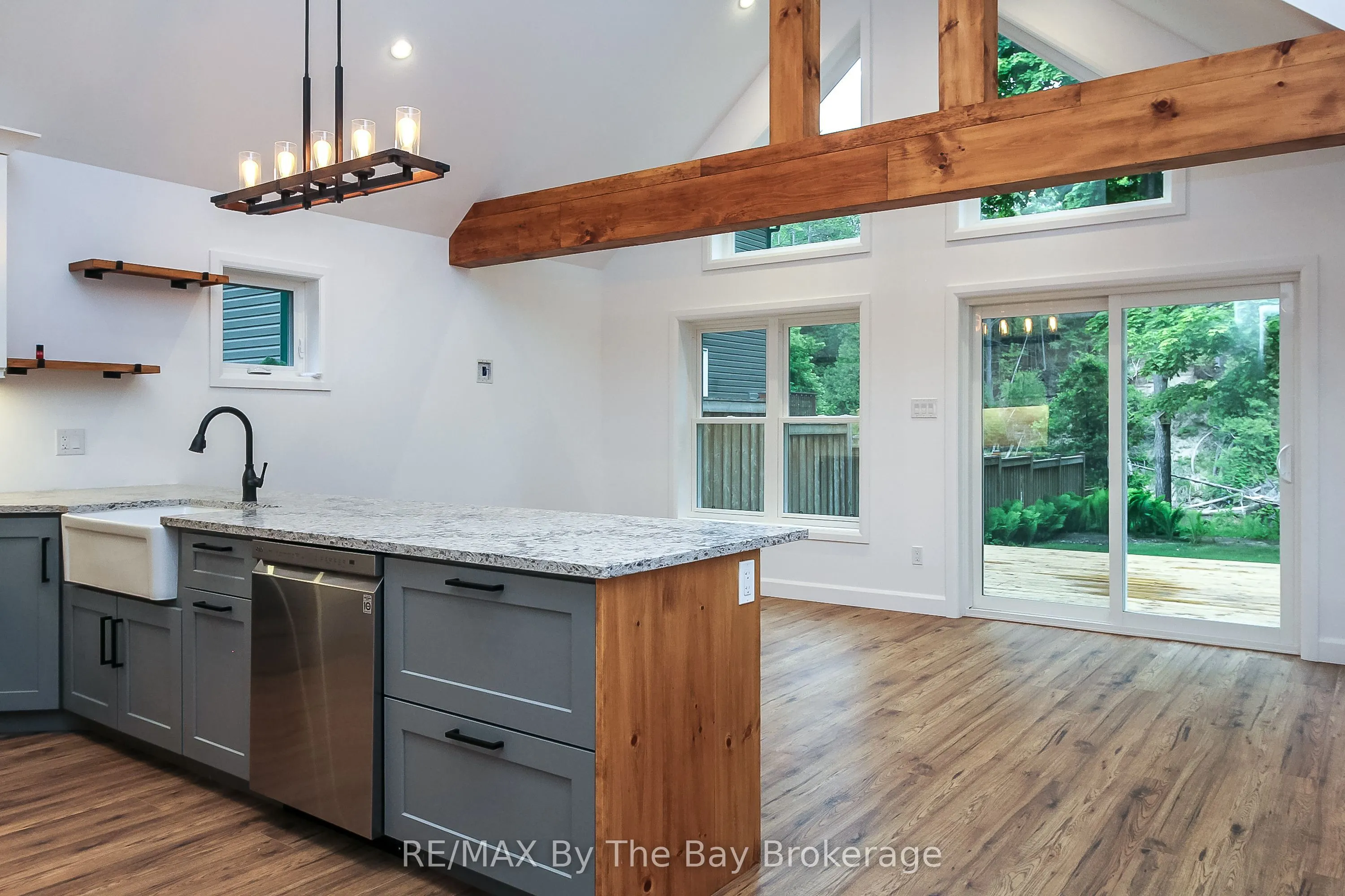 181 KNOX Road E