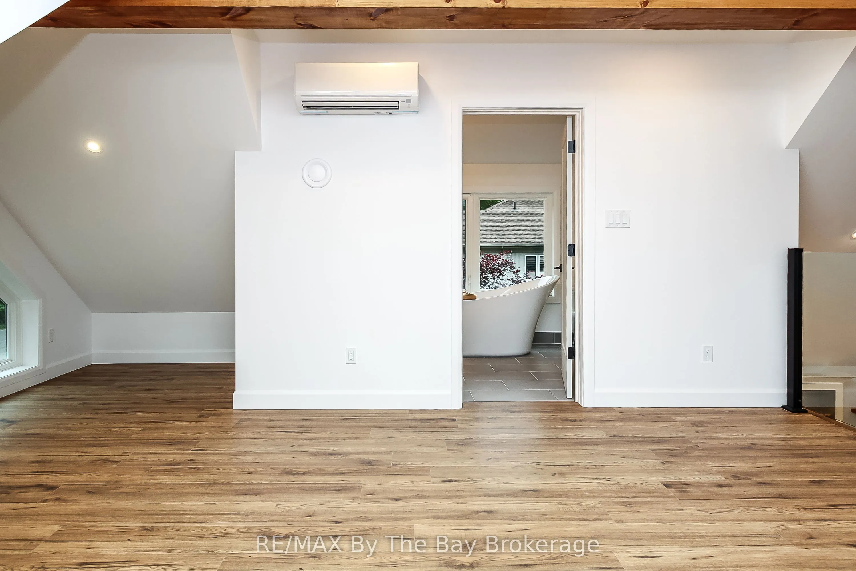 181 KNOX Road E