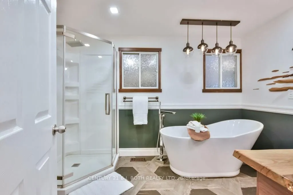 2095 DWYER Road