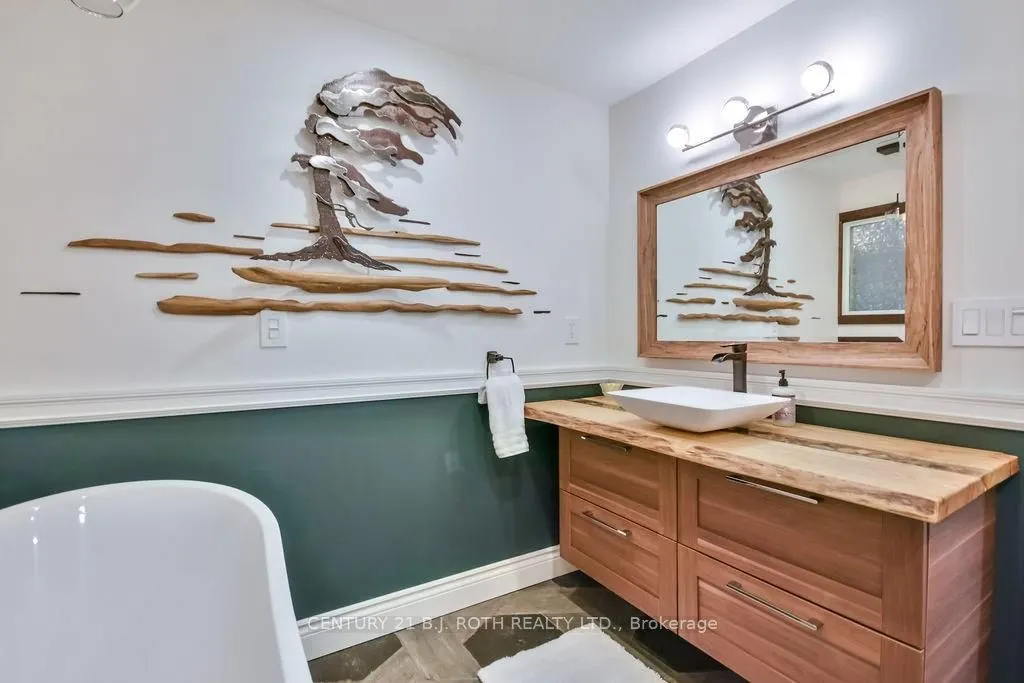 2095 DWYER Road