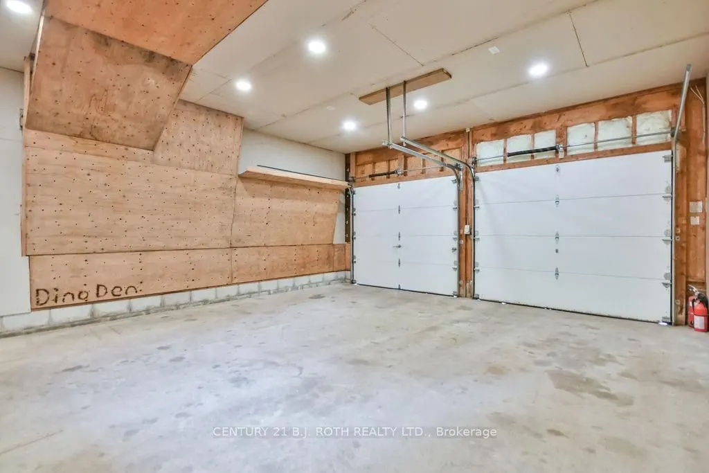 2095 DWYER Road
