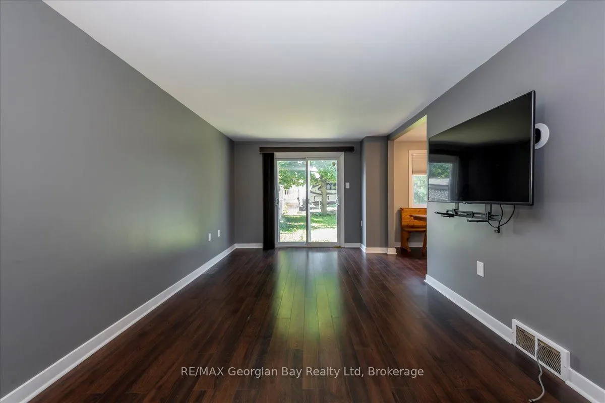 340 Rose Crescent