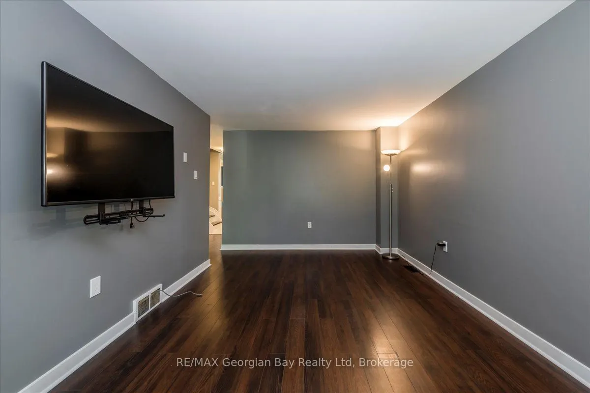 340 Rose Crescent