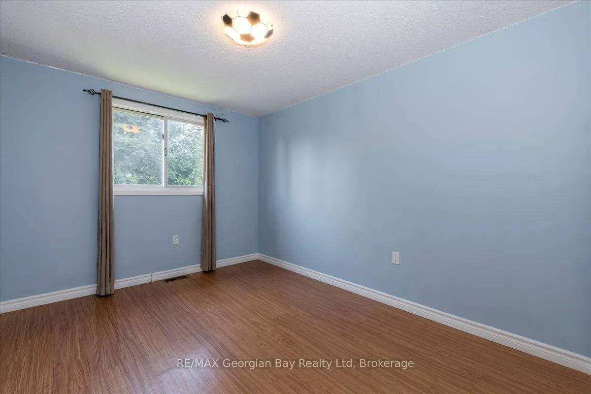 340 Rose Crescent