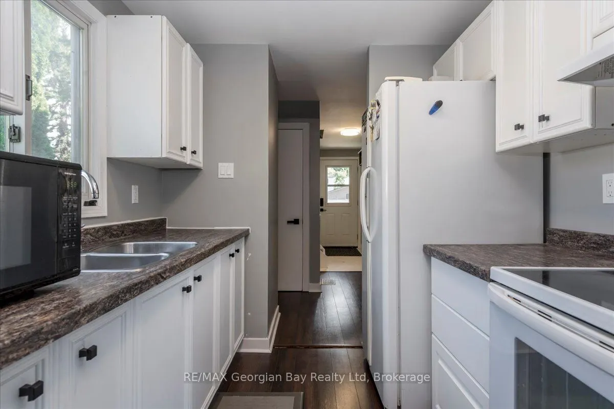 340 Rose Crescent