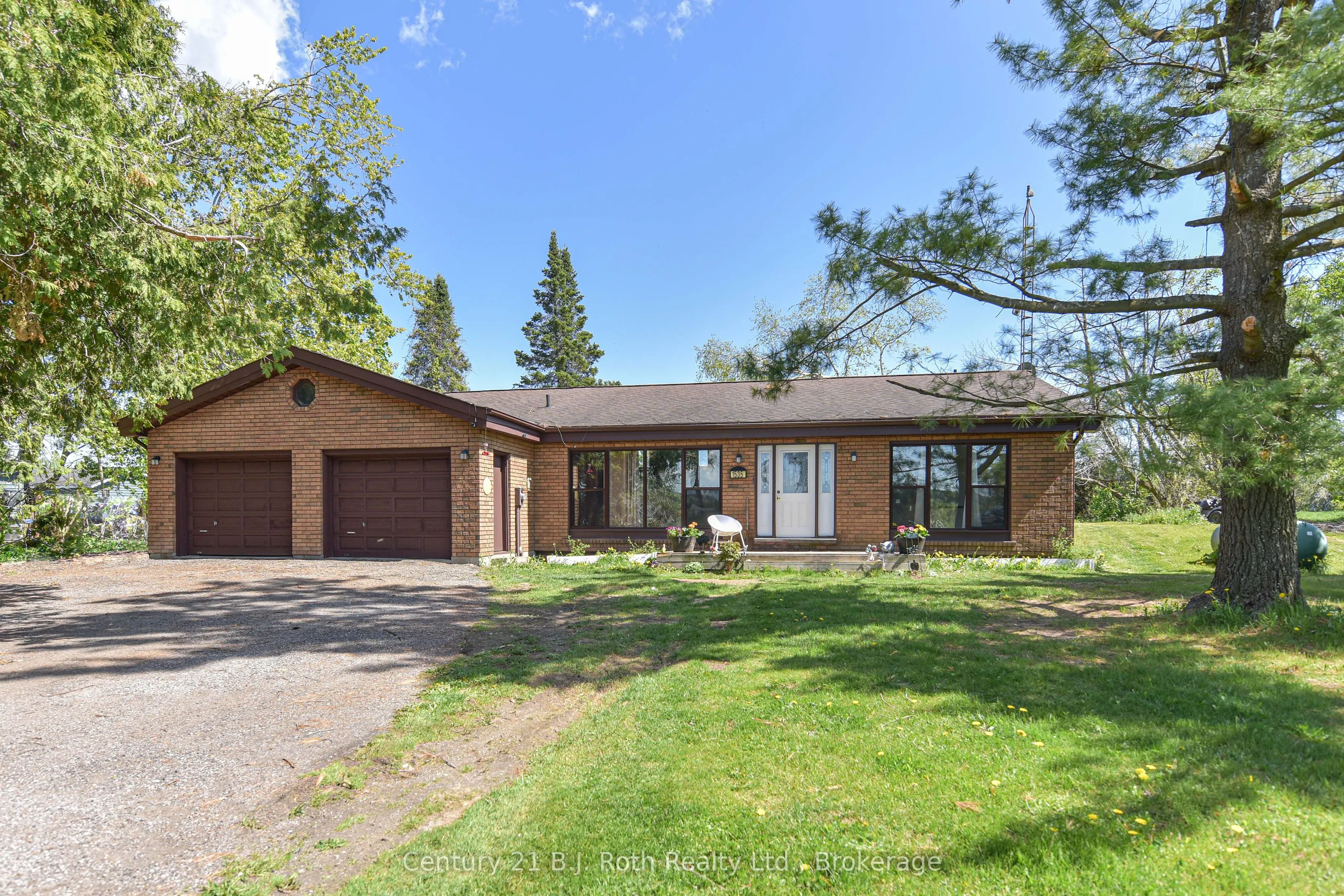 1535 15/16 Side Road E