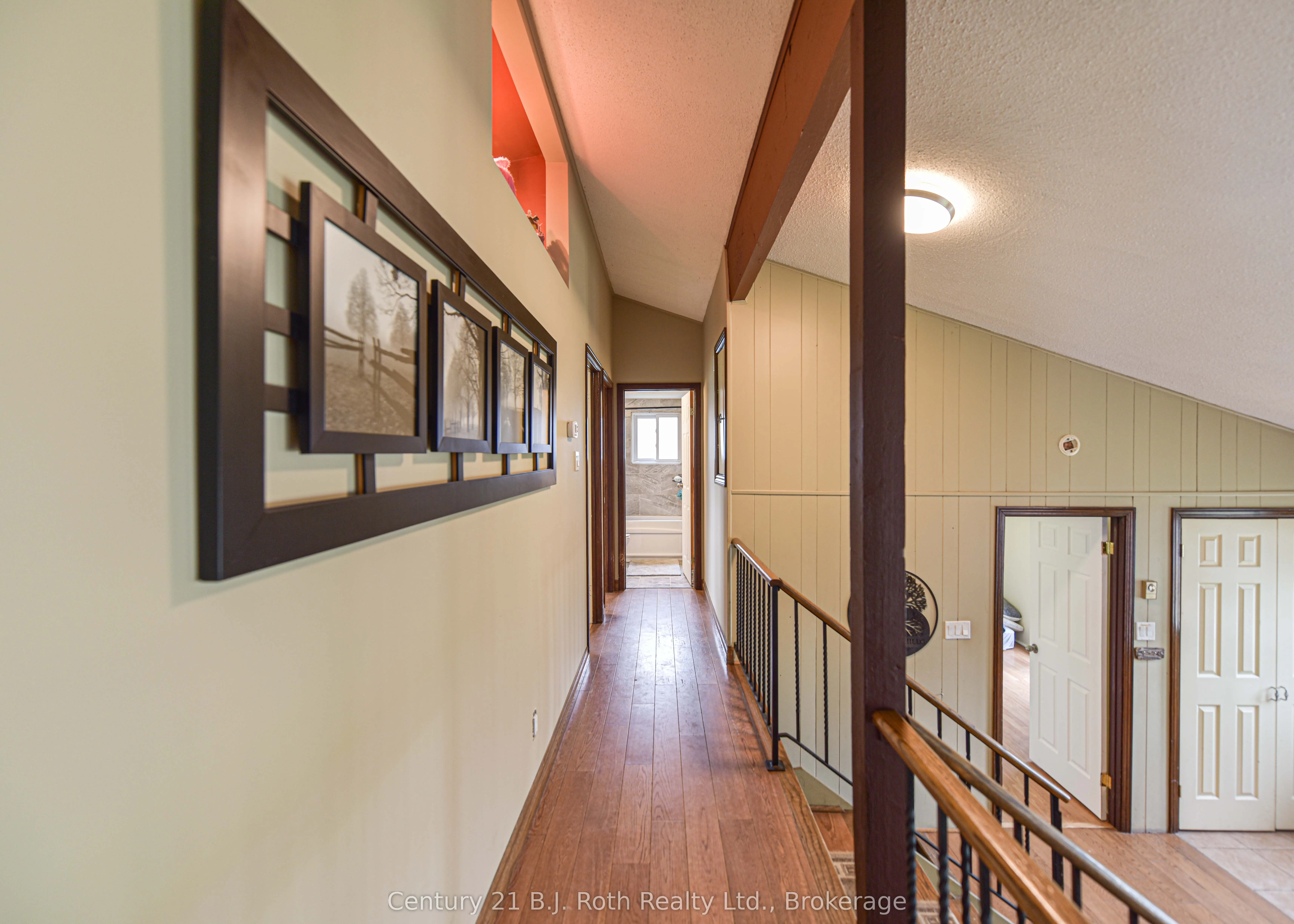 1535 15/16 Side Road E