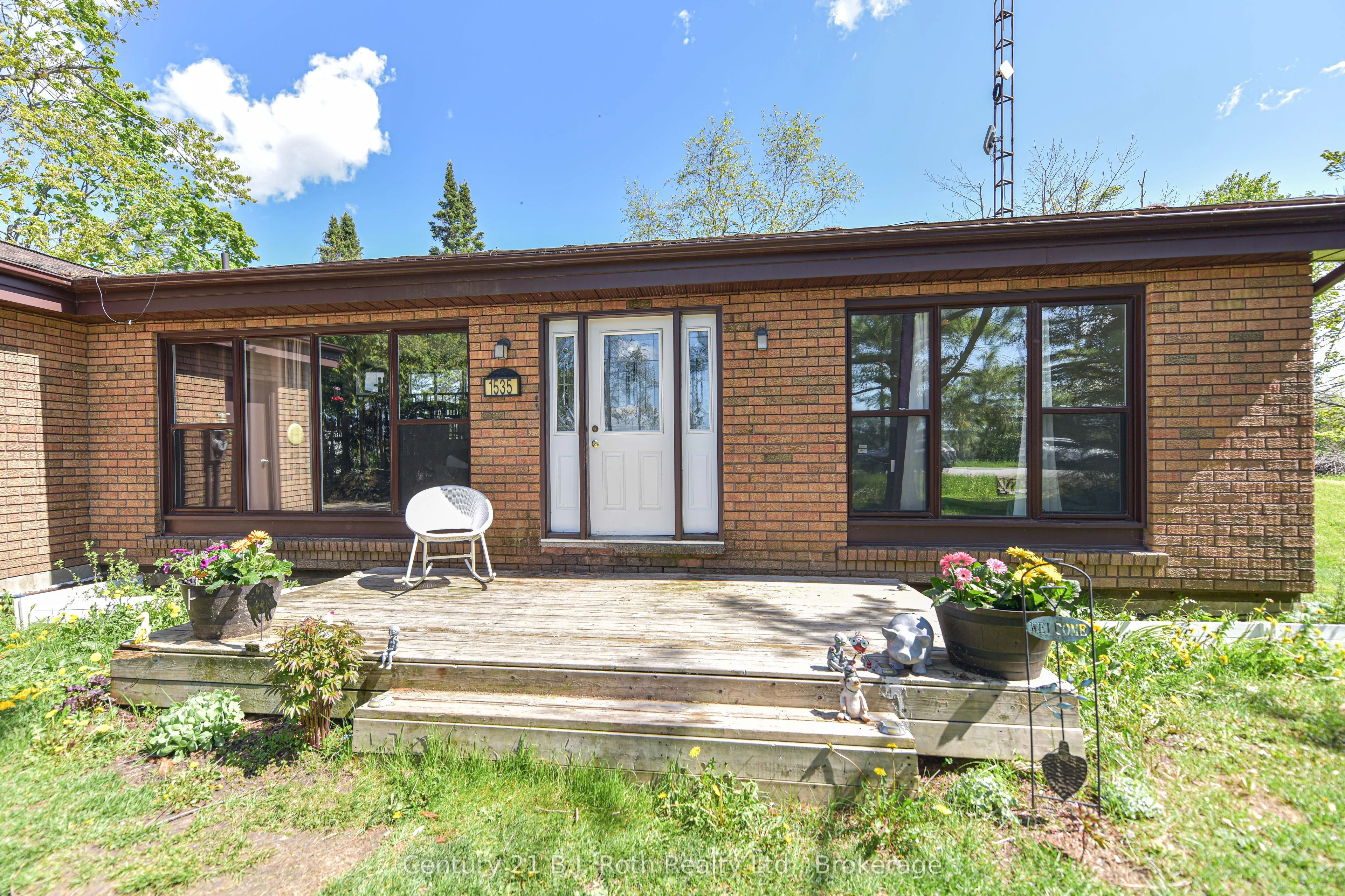 1535 15/16 Side Road E