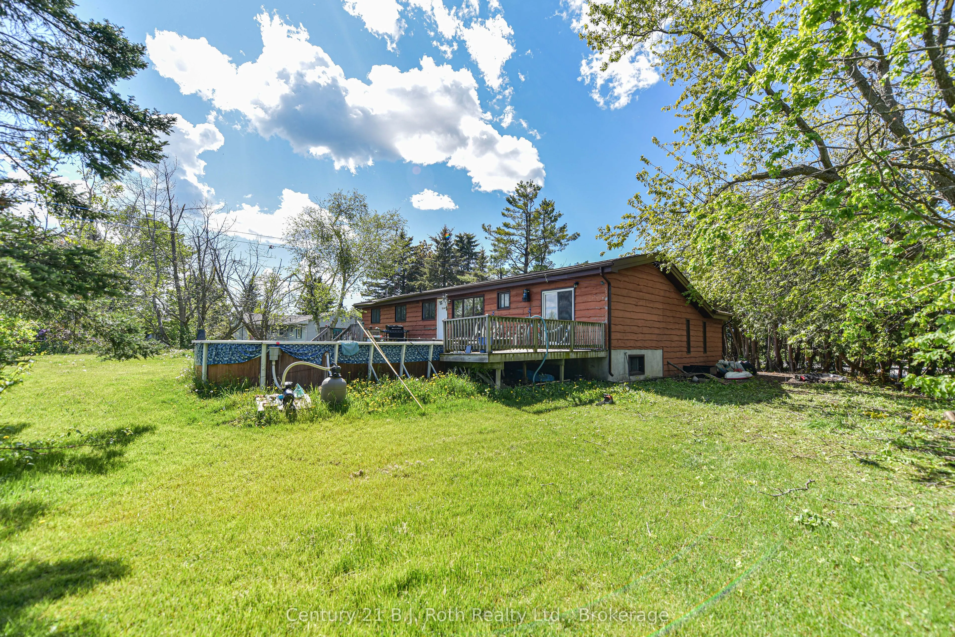1535 15/16 Side Road E