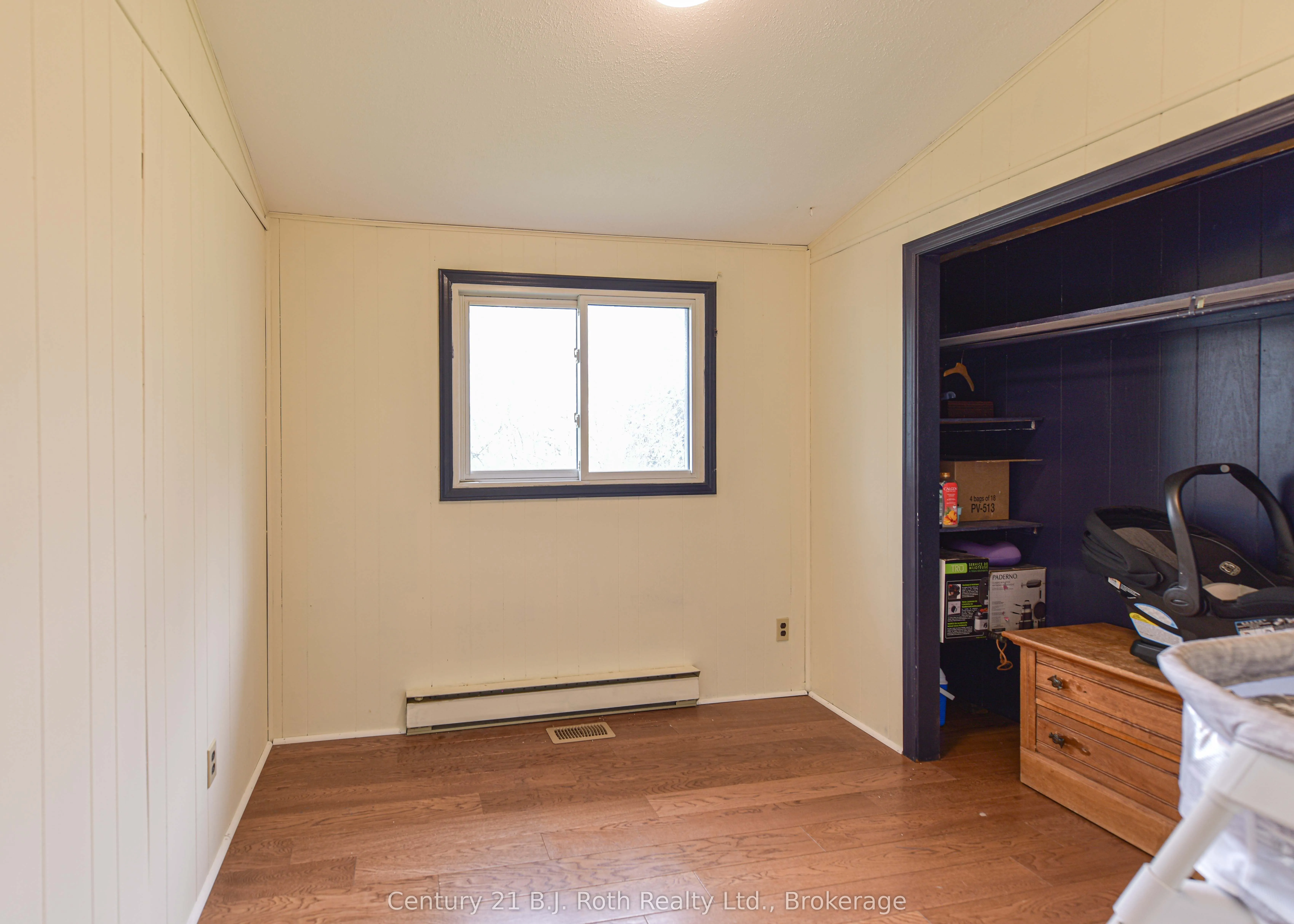 1535 15/16 Side Road E