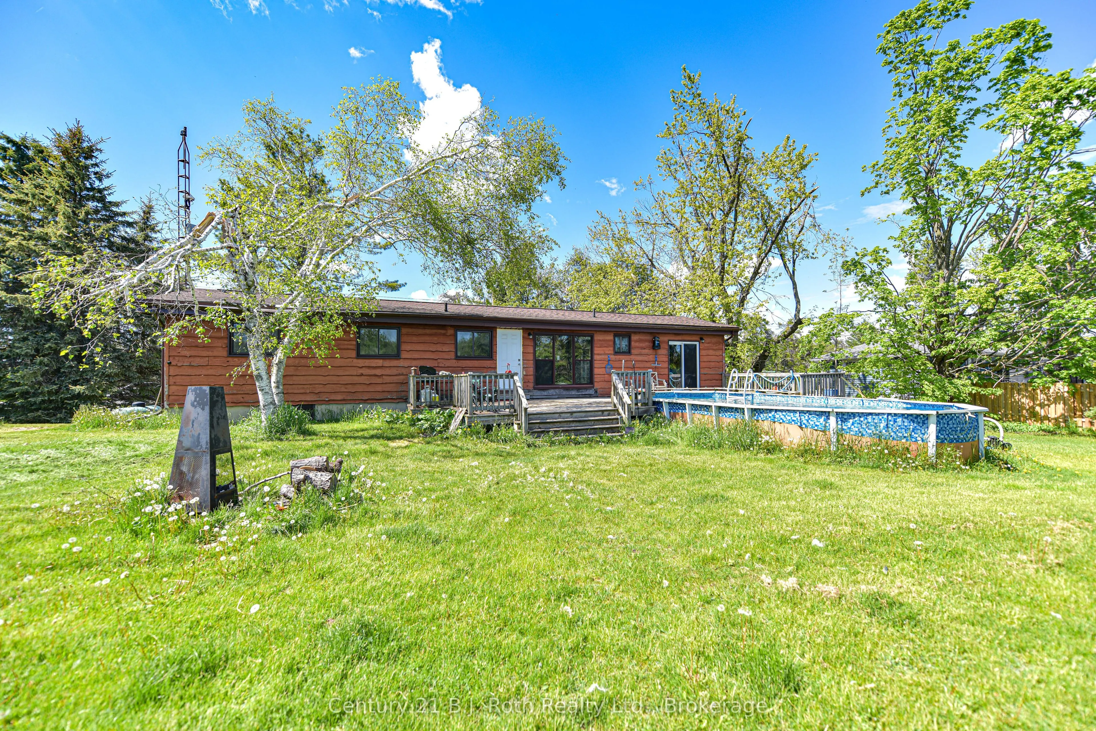 1535 15/16 Side Road E