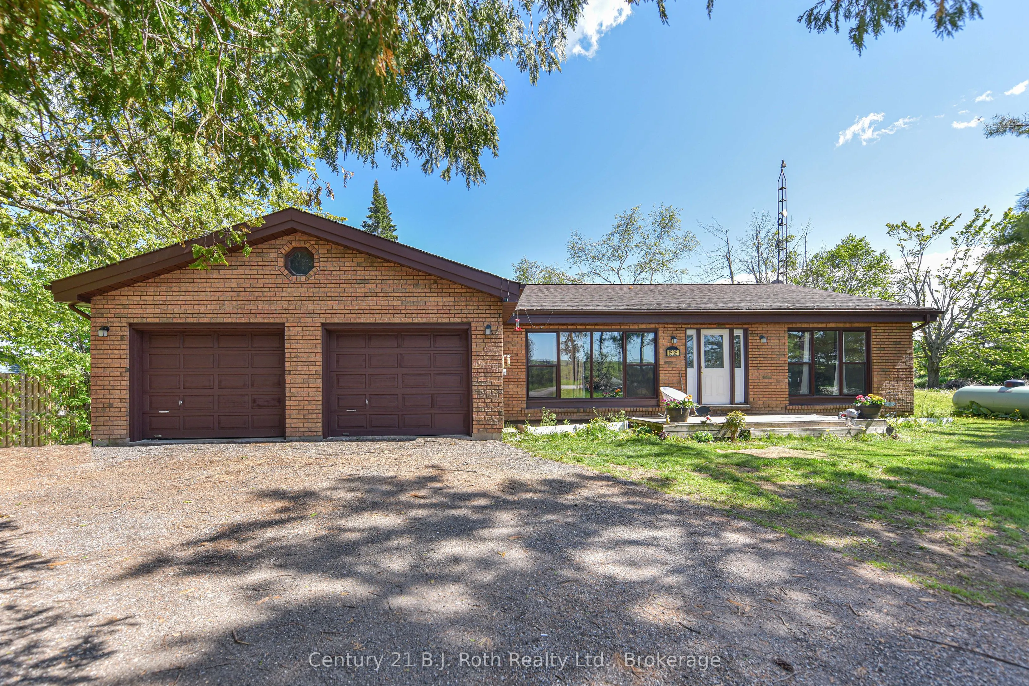 1535 15/16 Side Road E