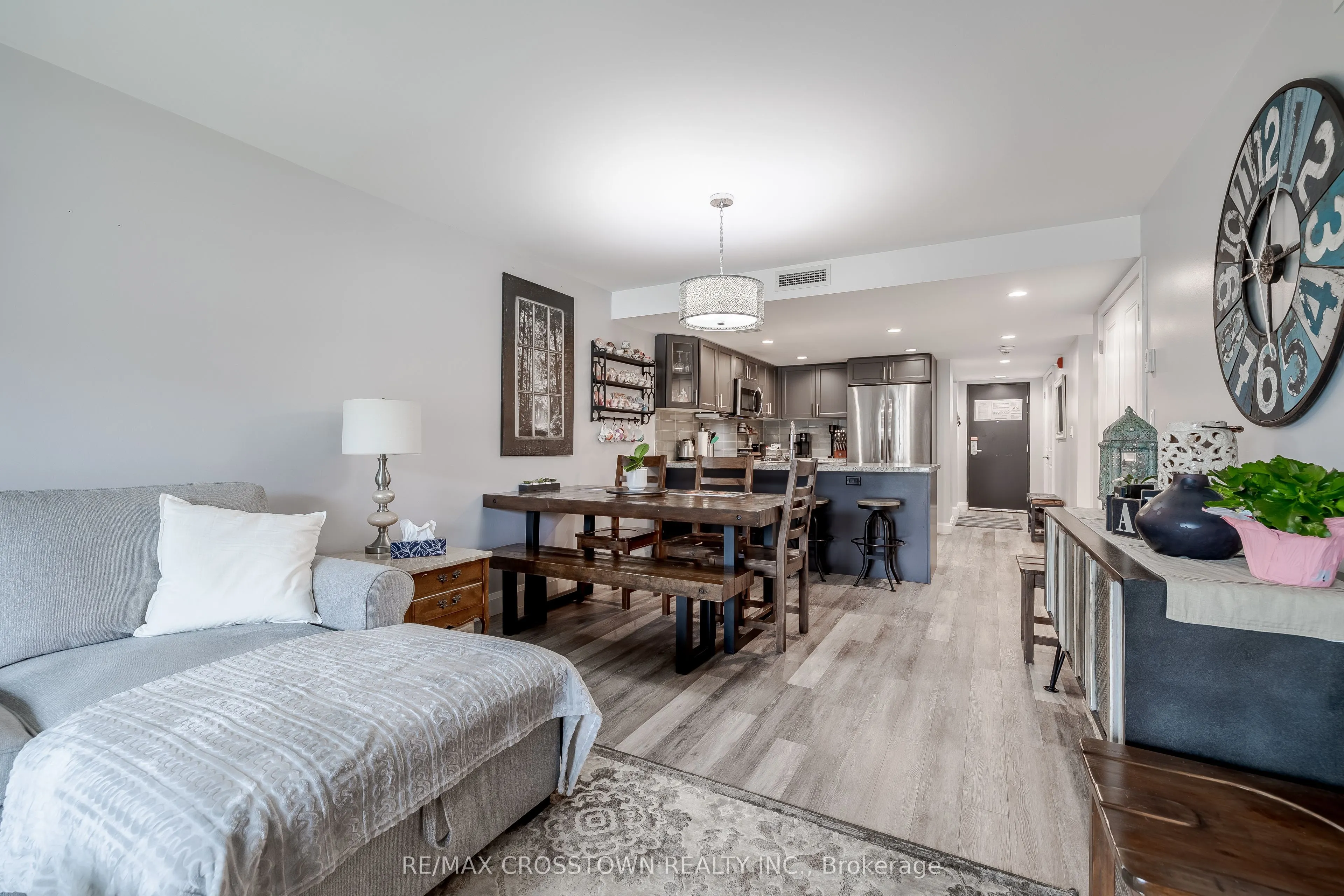 80 HORSESHOE Boulevard #302