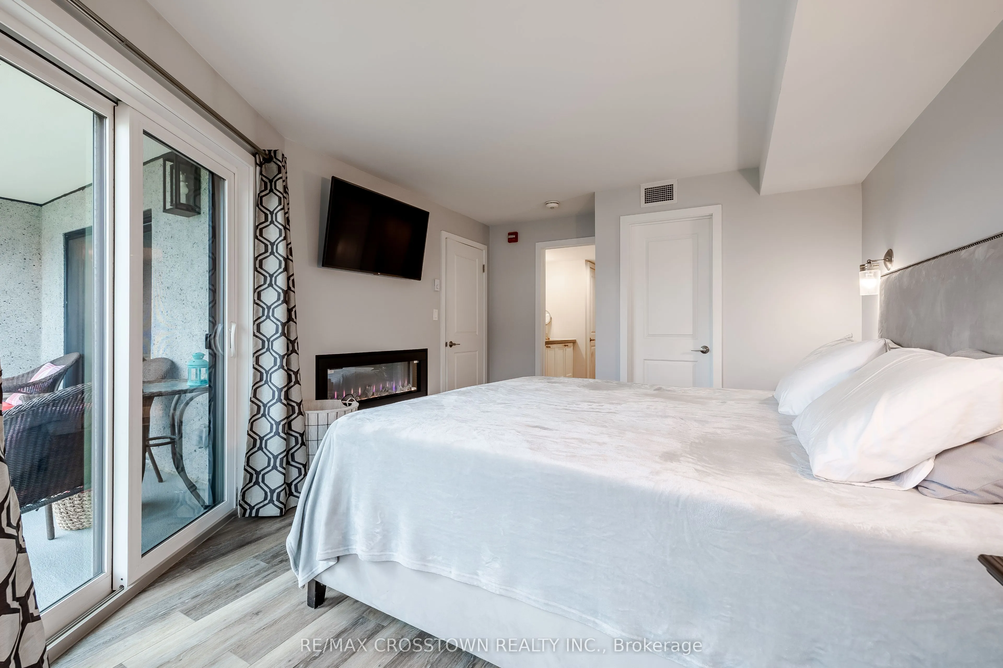 80 HORSESHOE Boulevard, #302