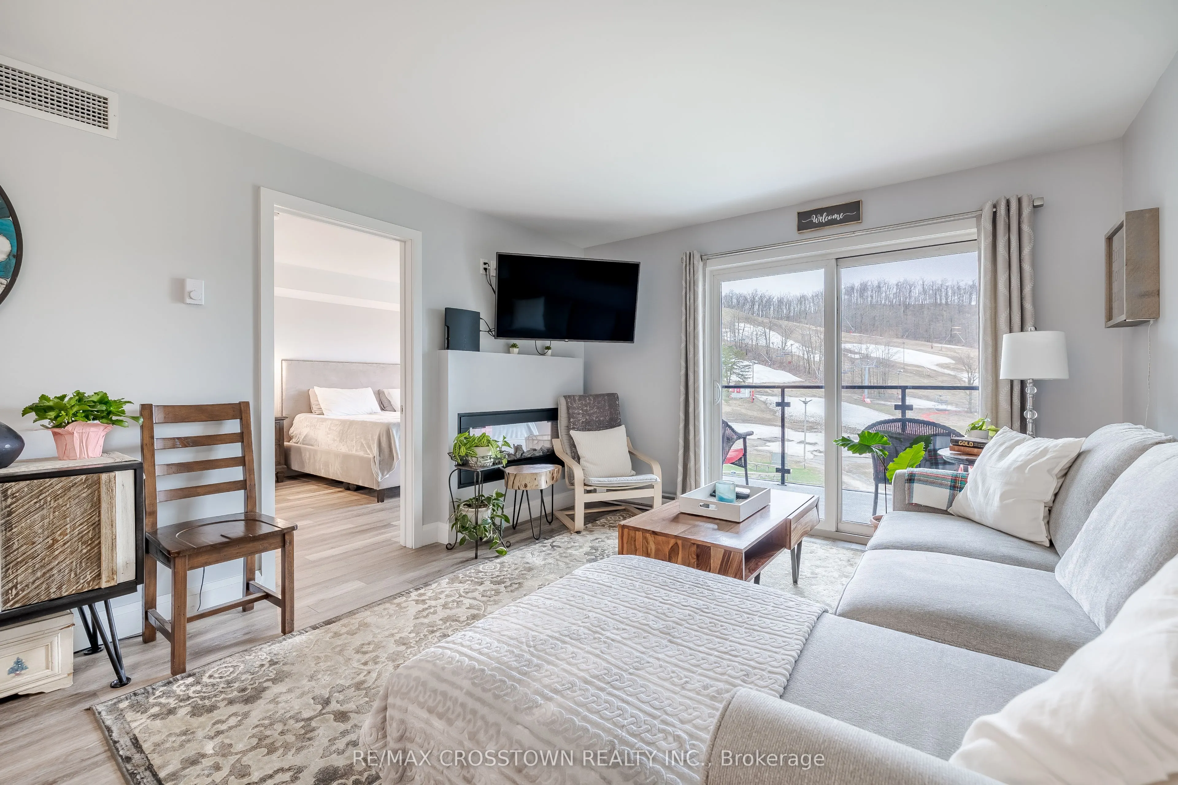 80 HORSESHOE Boulevard #302