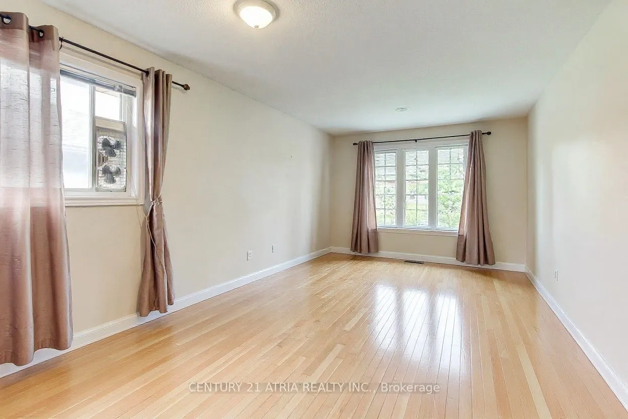 194 Livingstone Street E, #Upper