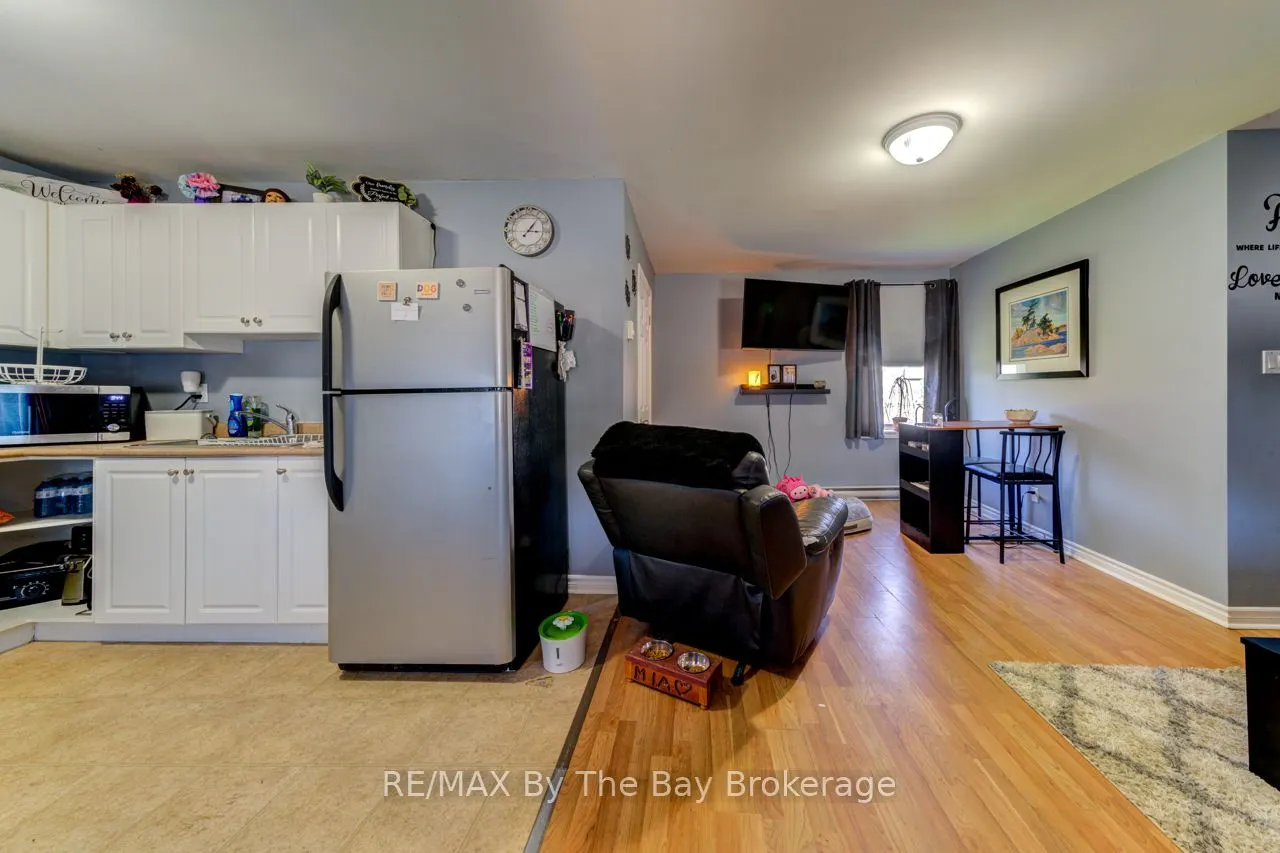 8 Yonge Street N