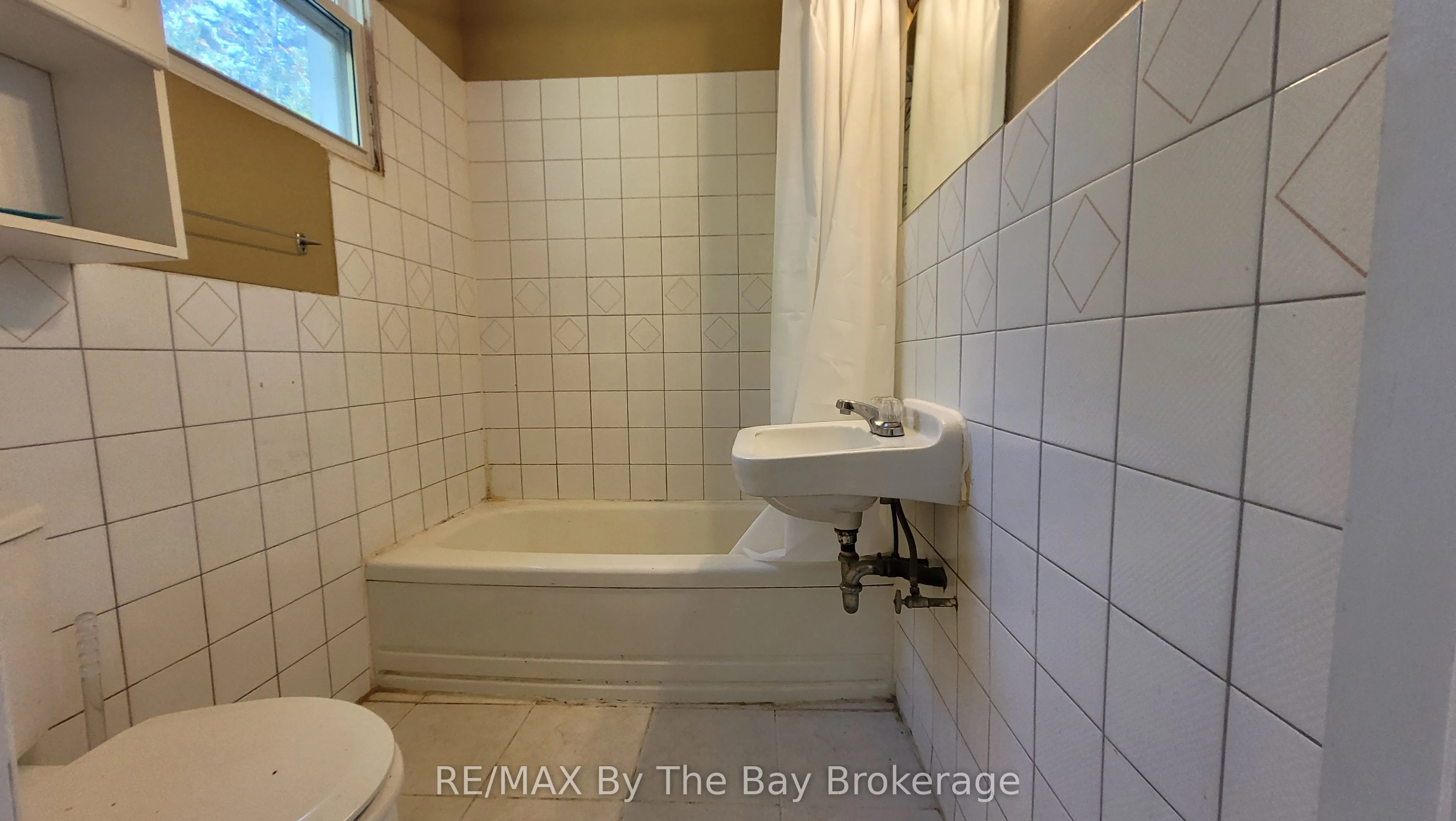 280 RIVER Road E, #B04