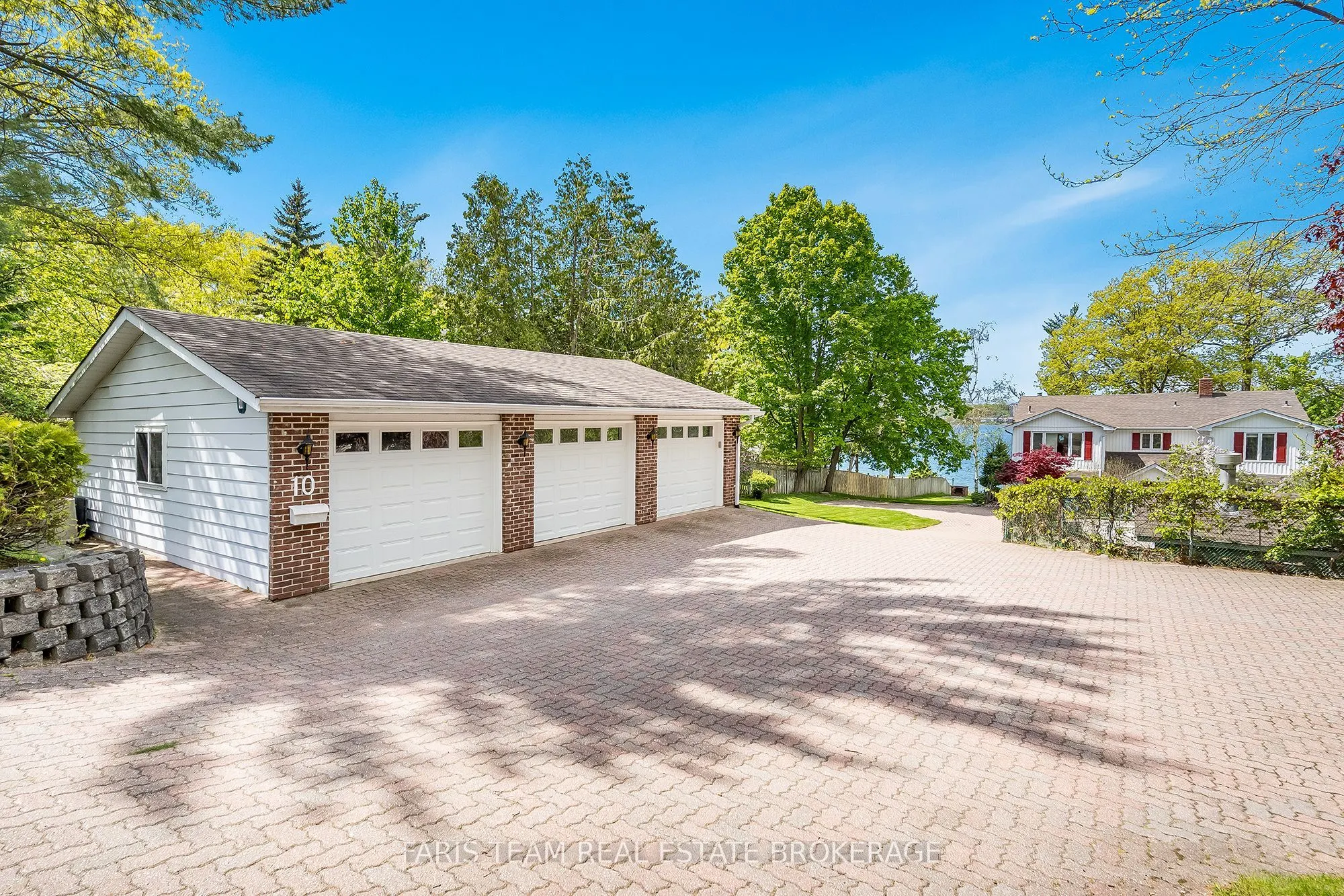 10 White Oaks Road