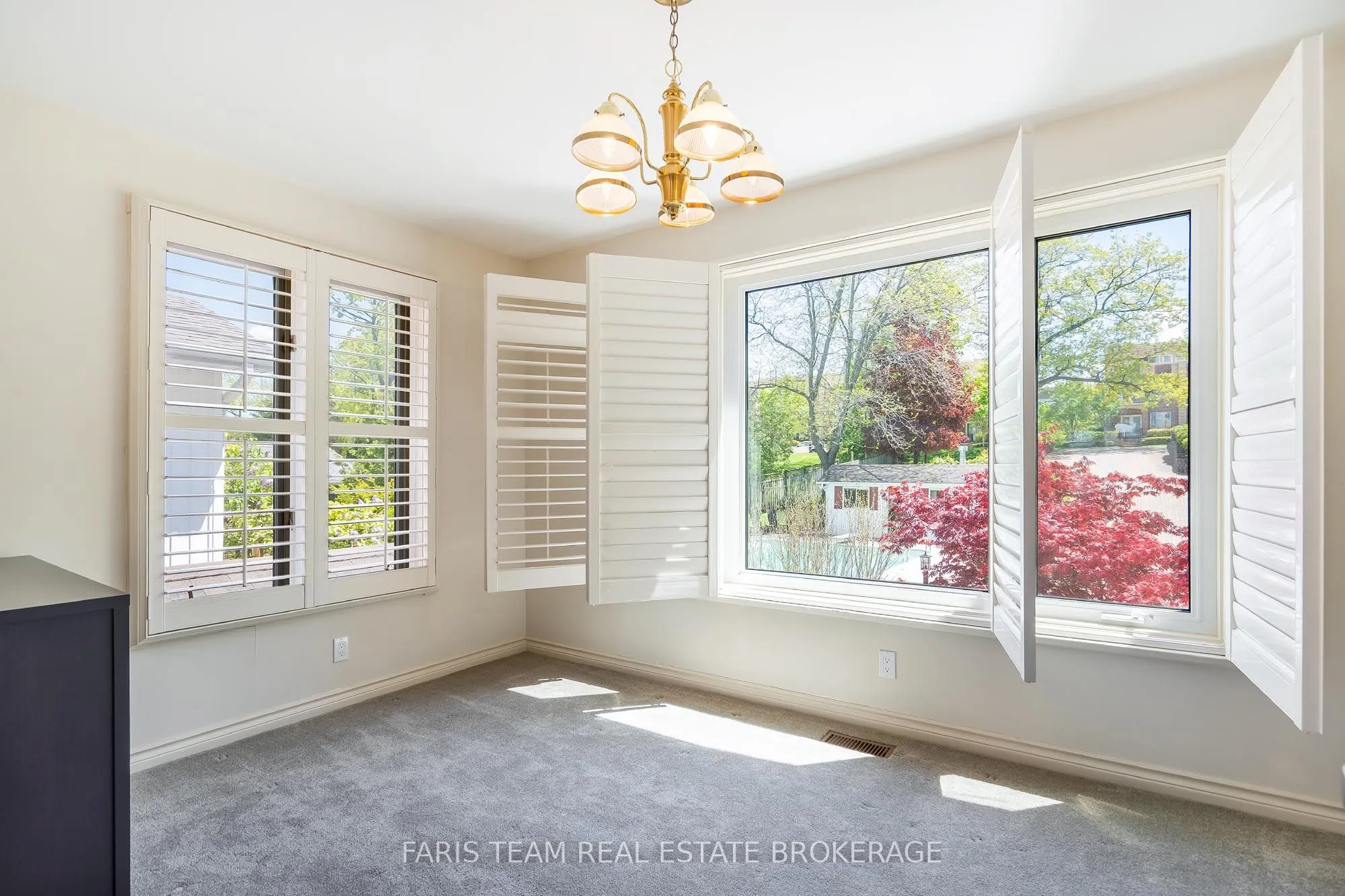 10 White Oaks Road