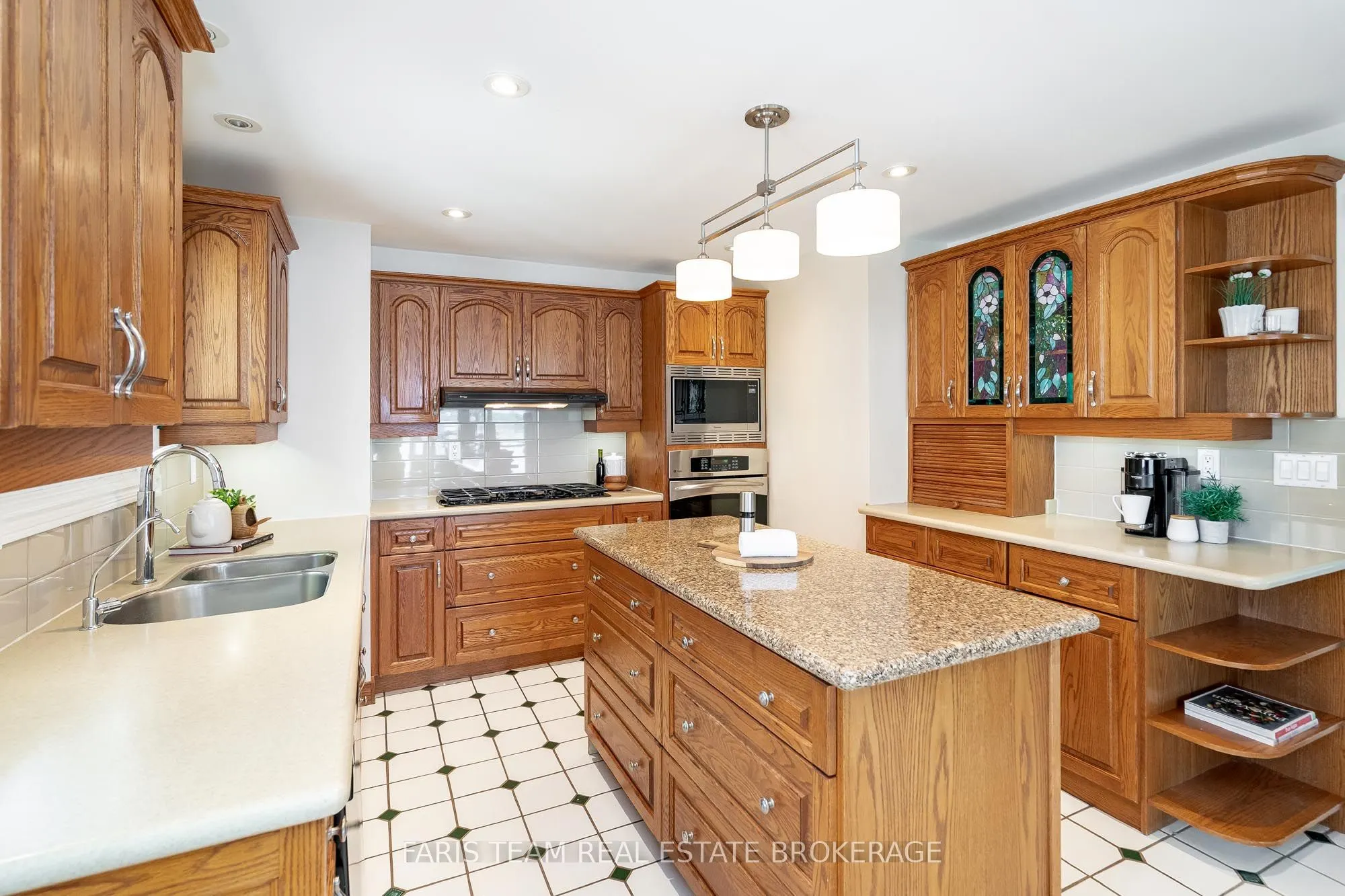 10 White Oaks Road