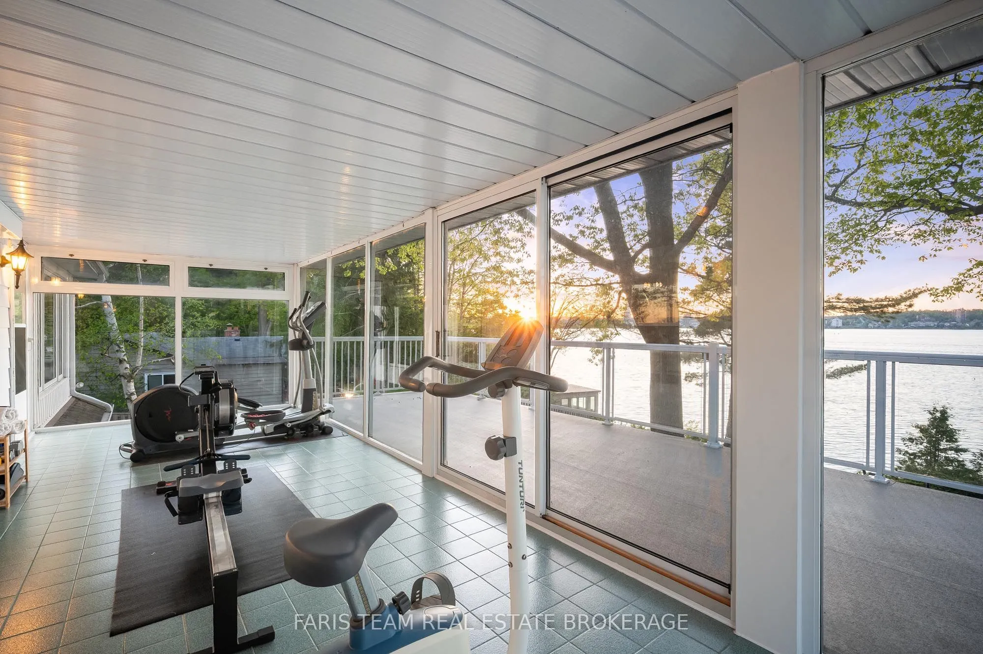 10 White Oaks Road