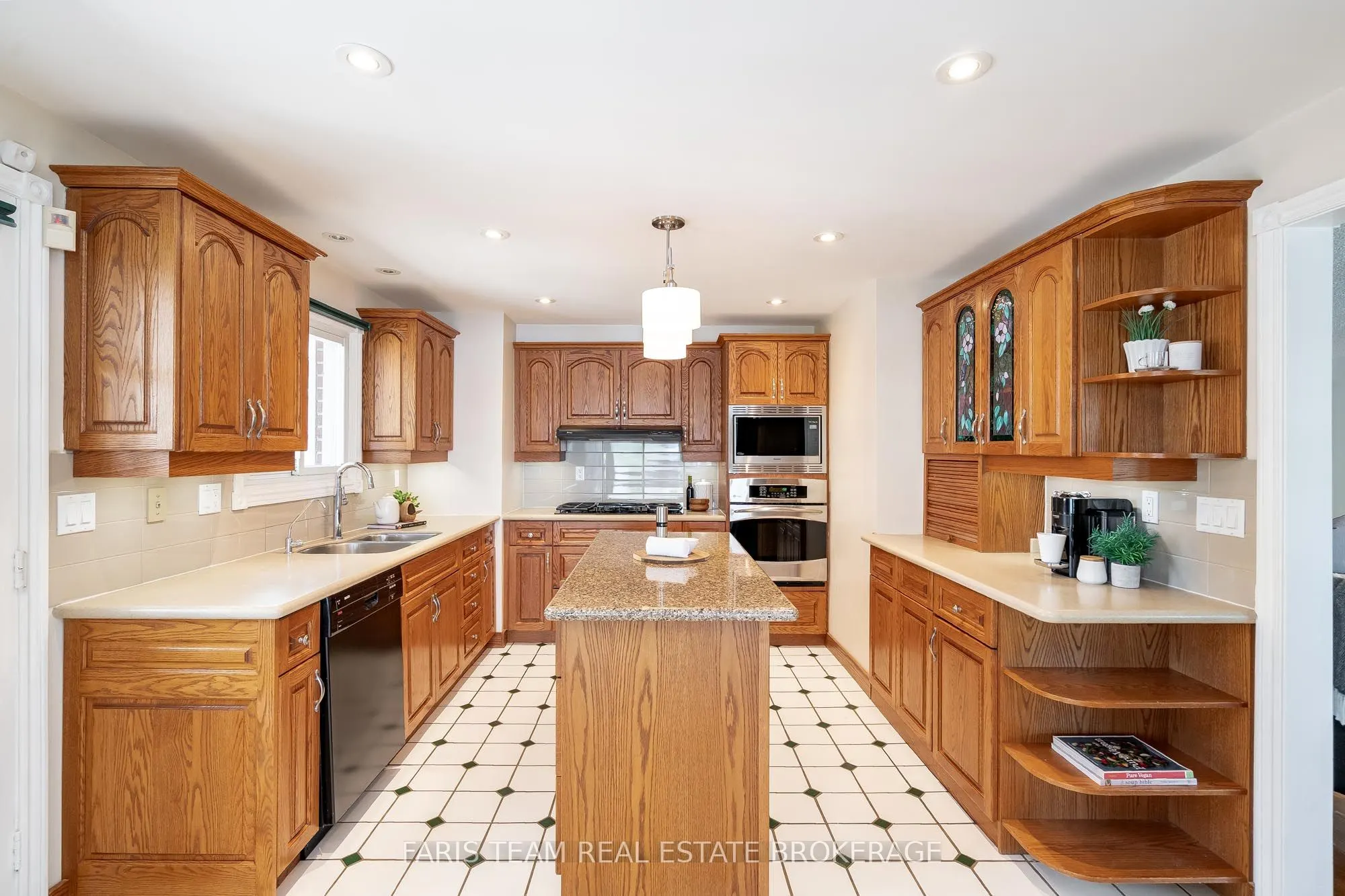 10 White Oaks Road