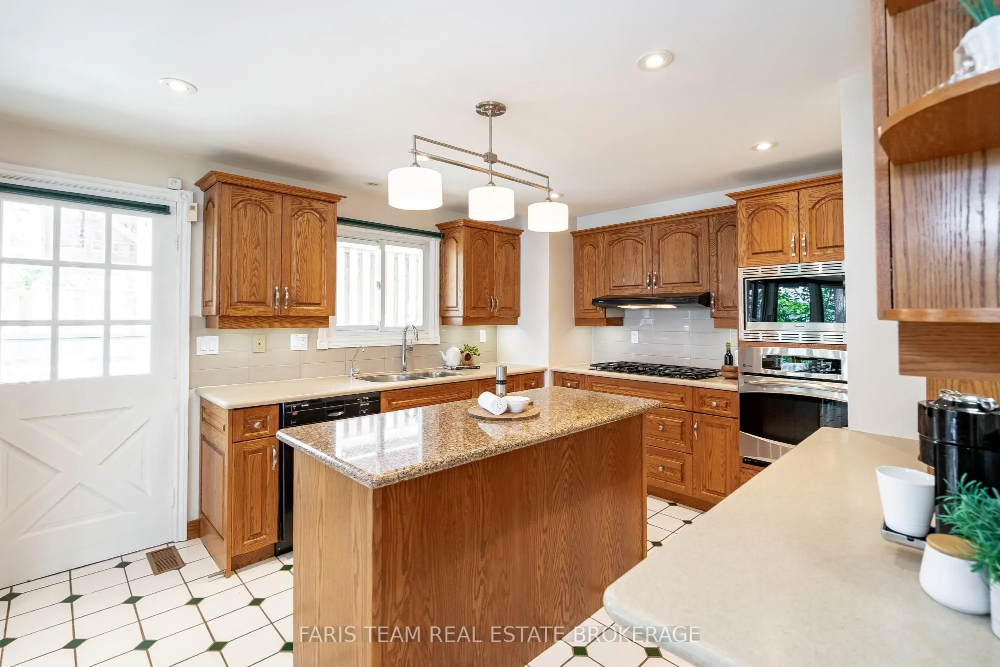 10 White Oaks Road