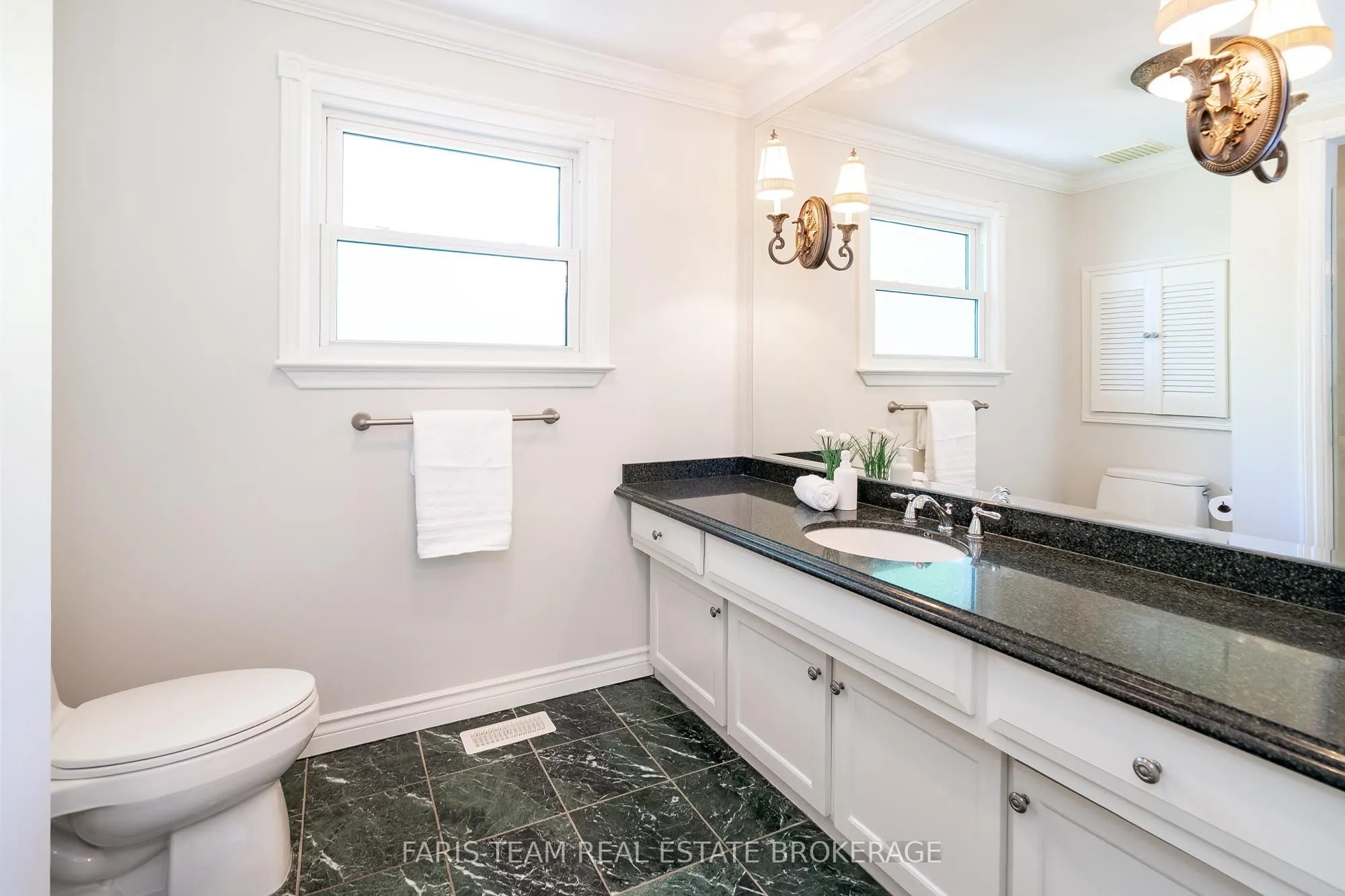 10 White Oaks Road