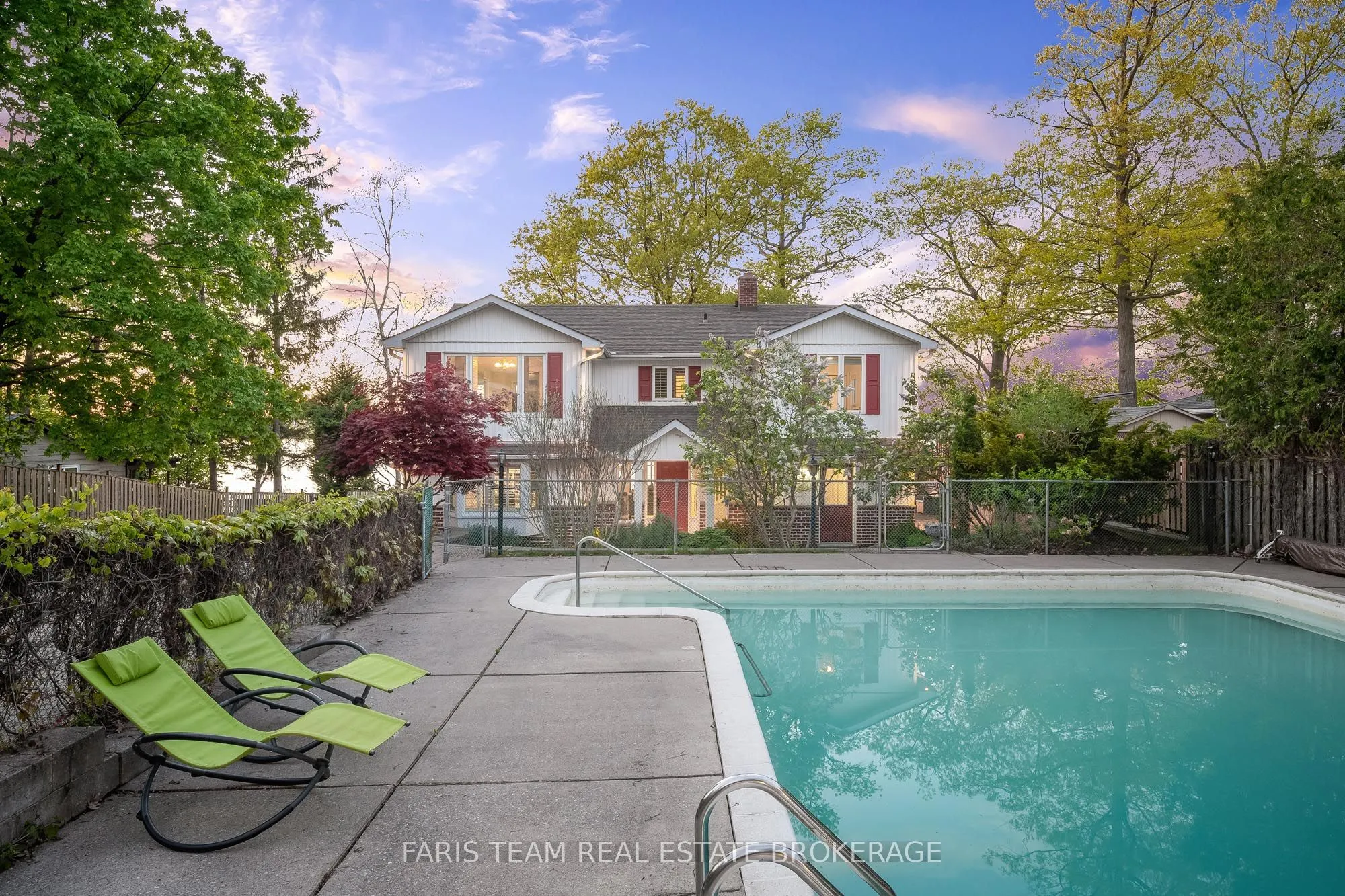 10 White Oaks Road