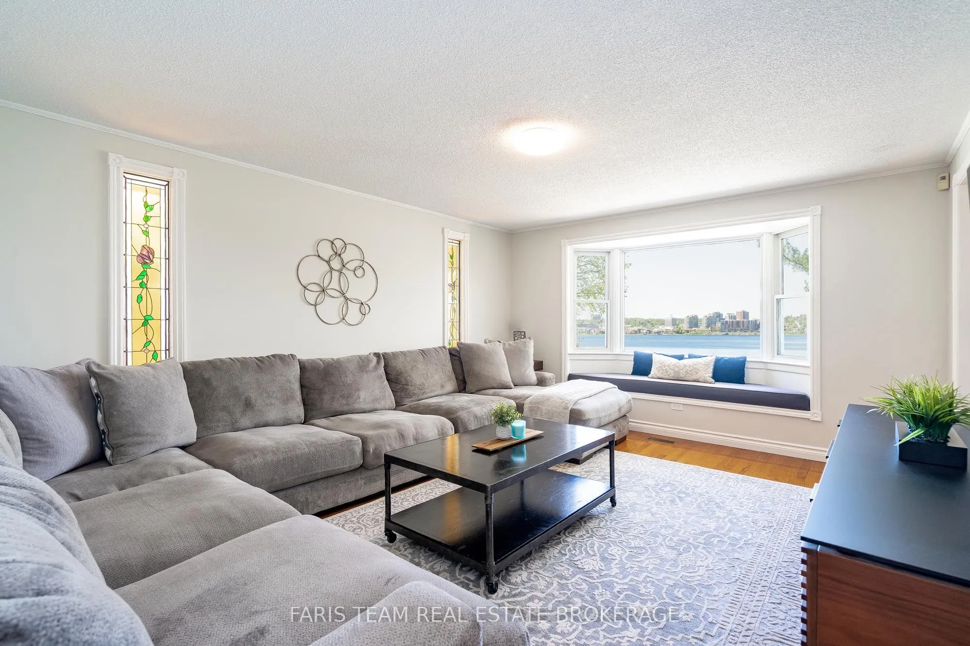 10 White Oaks Road